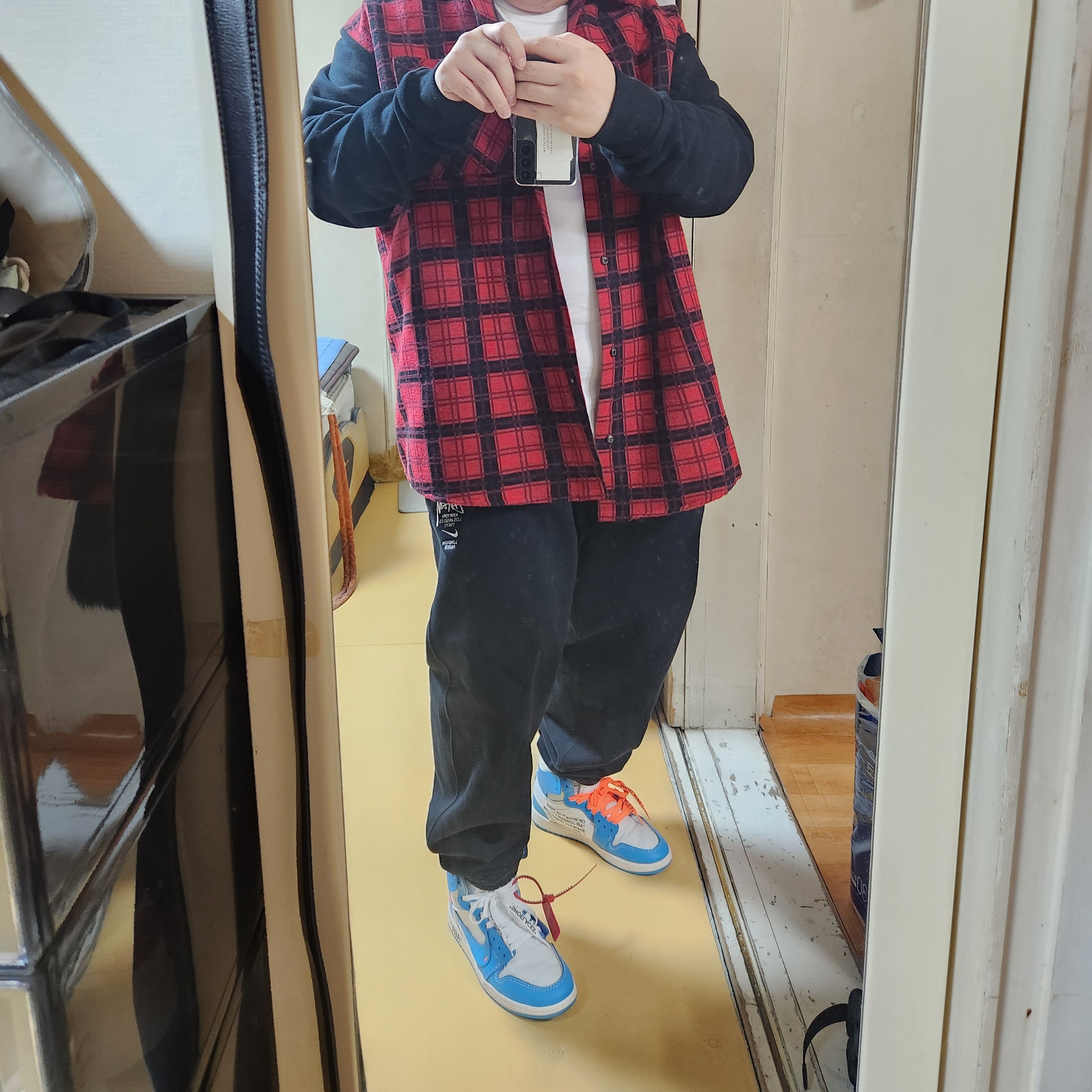 Jordan 1 x Off-White Retro High University Blue, Nike x Stussy NRG ZR Fleece Pants Black - Asia 착용 스타일