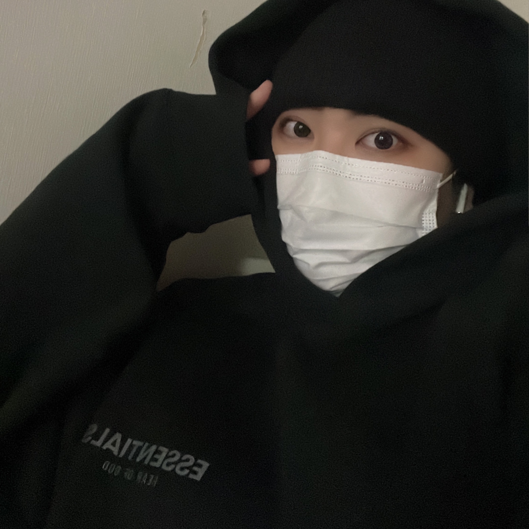 Essentials The Core Collection Pullover Hoodie Black, Supreme Gradient Stripe Beanie Solid Black - 21FW 착용 스타일 - 2