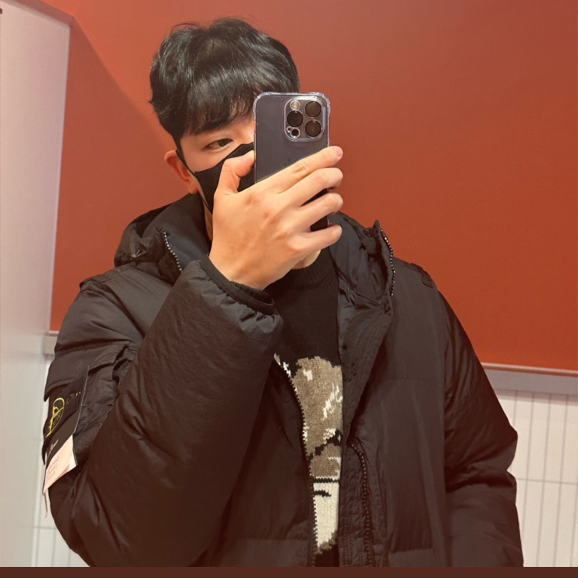 Stone Island 40223 Garment Dyed Crinkle Reps Down Jacket Black - 22FW, Maison Kitsune Big Fox Head Pullover Knit Black 착용 스타일