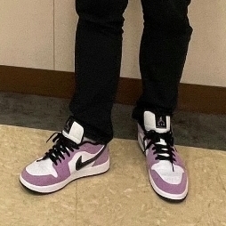Jordan 1 Low SE Violet Shock 착용 스타일