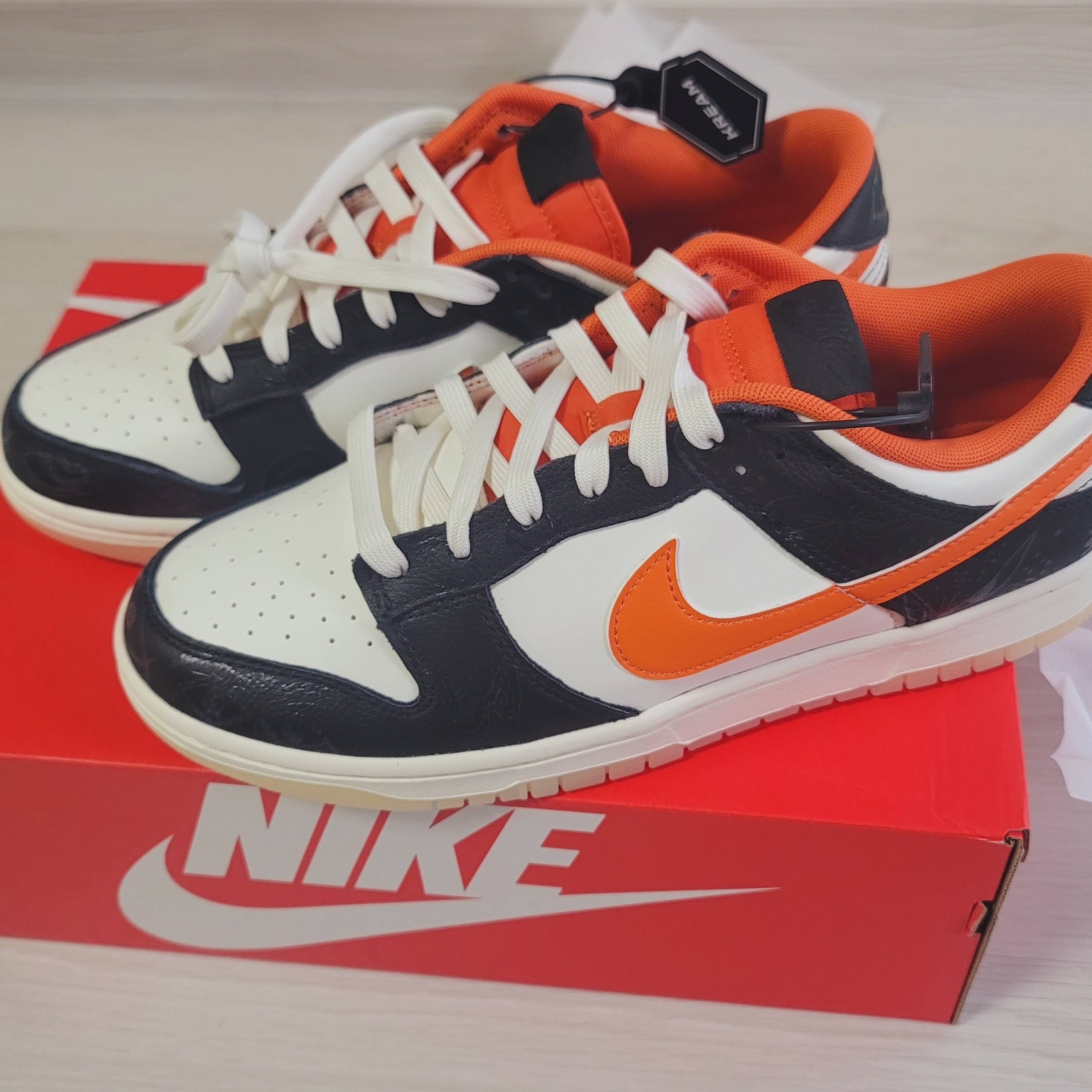 Nike Dunk Low Retro PRM Halloween 착용 스타일 - 3