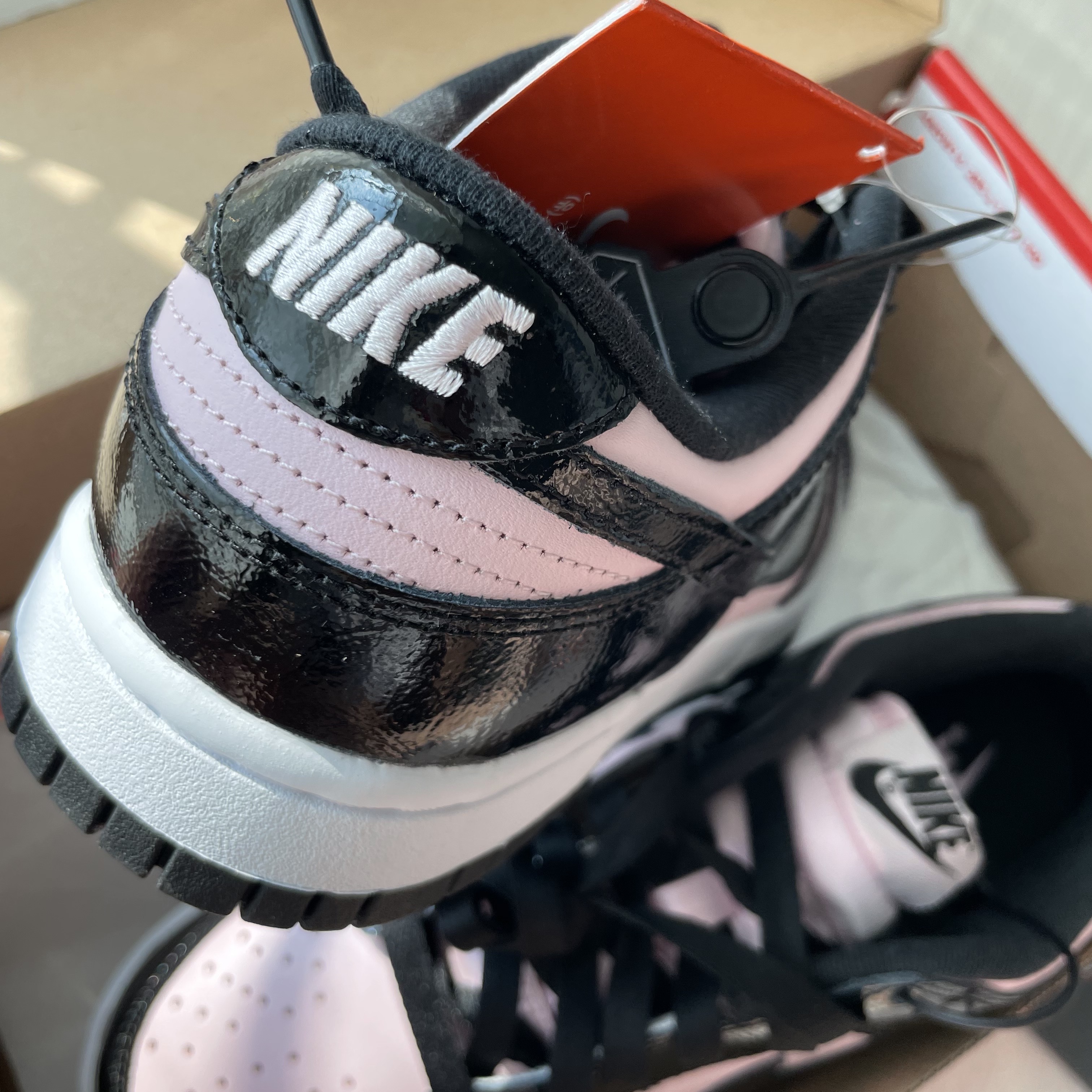 (W) Nike Dunk Low Essential Pink Foam Black 착용 스타일 - 3