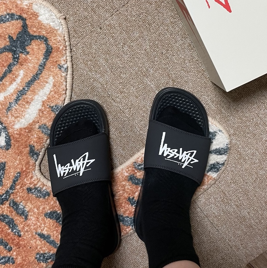 Nike x Stussy Benassi Slide Off Noir 착용 스타일 - 1