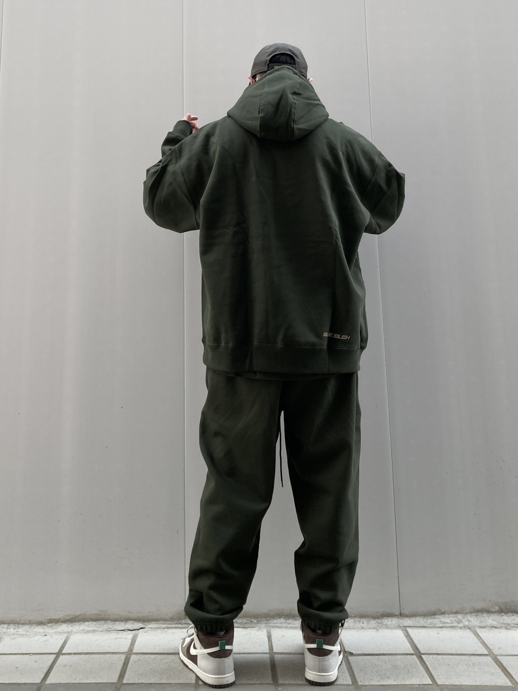 Nike x Billie Eilish NRG Fleece Hoodie Sequoia - Asia, Nike x Billie Eilish NRG Fleece Hoodie Sequoia - US/EU 착용 스타일 - 3