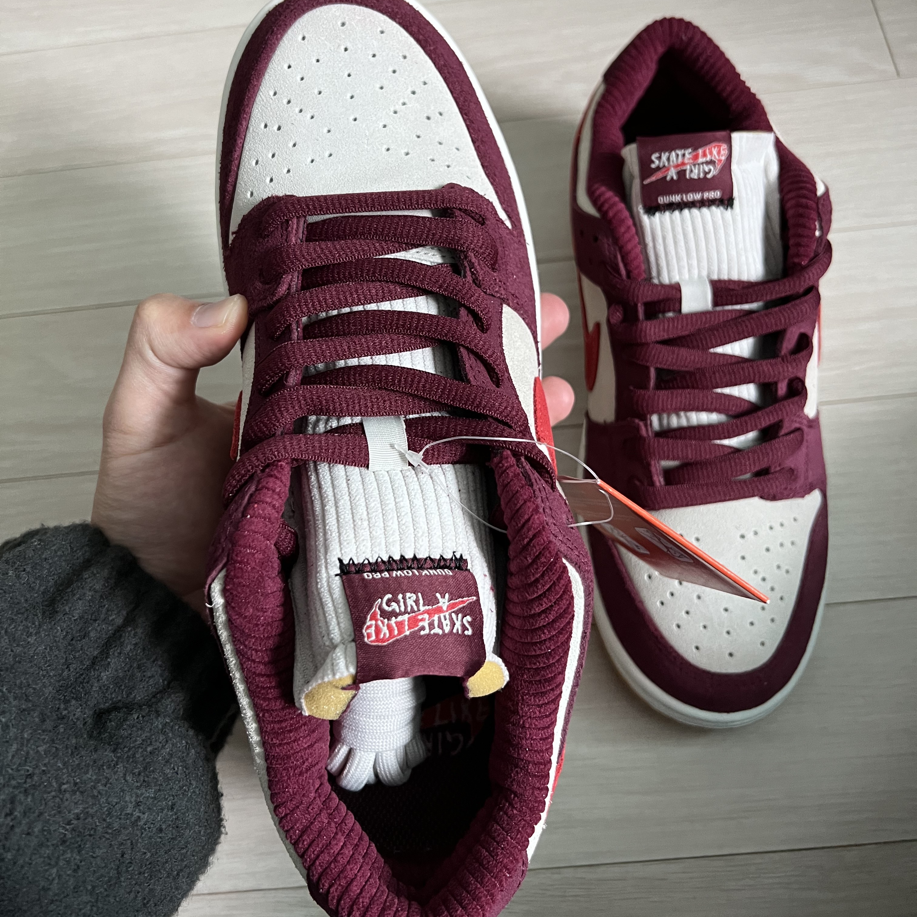 Nike x Skate Like a Girl SB Dunk Low QS Barely Rose 착용 스타일 - 5