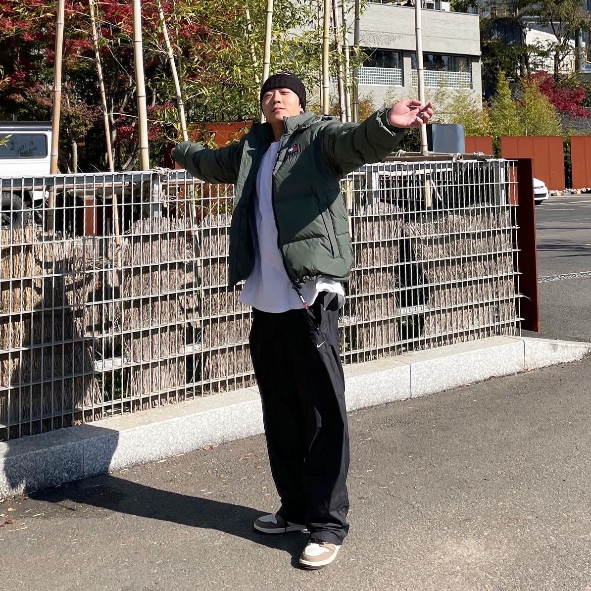 Supreme Script Logo Beanie Black - 21FW, Jordan 1 x Travis Scott Retro High OG SP Mocha 착용 스타일 - 2