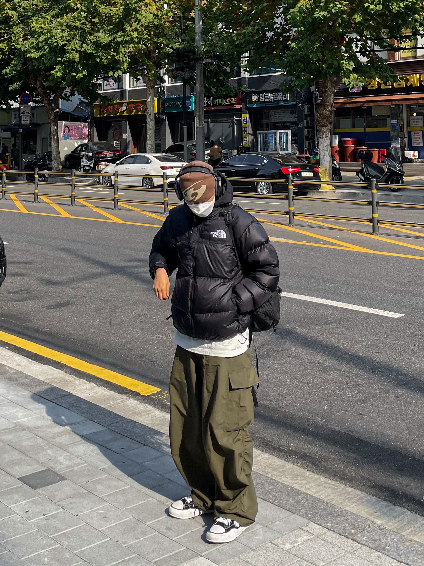 The North Face 1996 Eco Nuptse Jacket Black, Maison Mihara Yasuhiro Peterson OG Sole Canvas Low Sneakers Black 착용 스타일 - 1