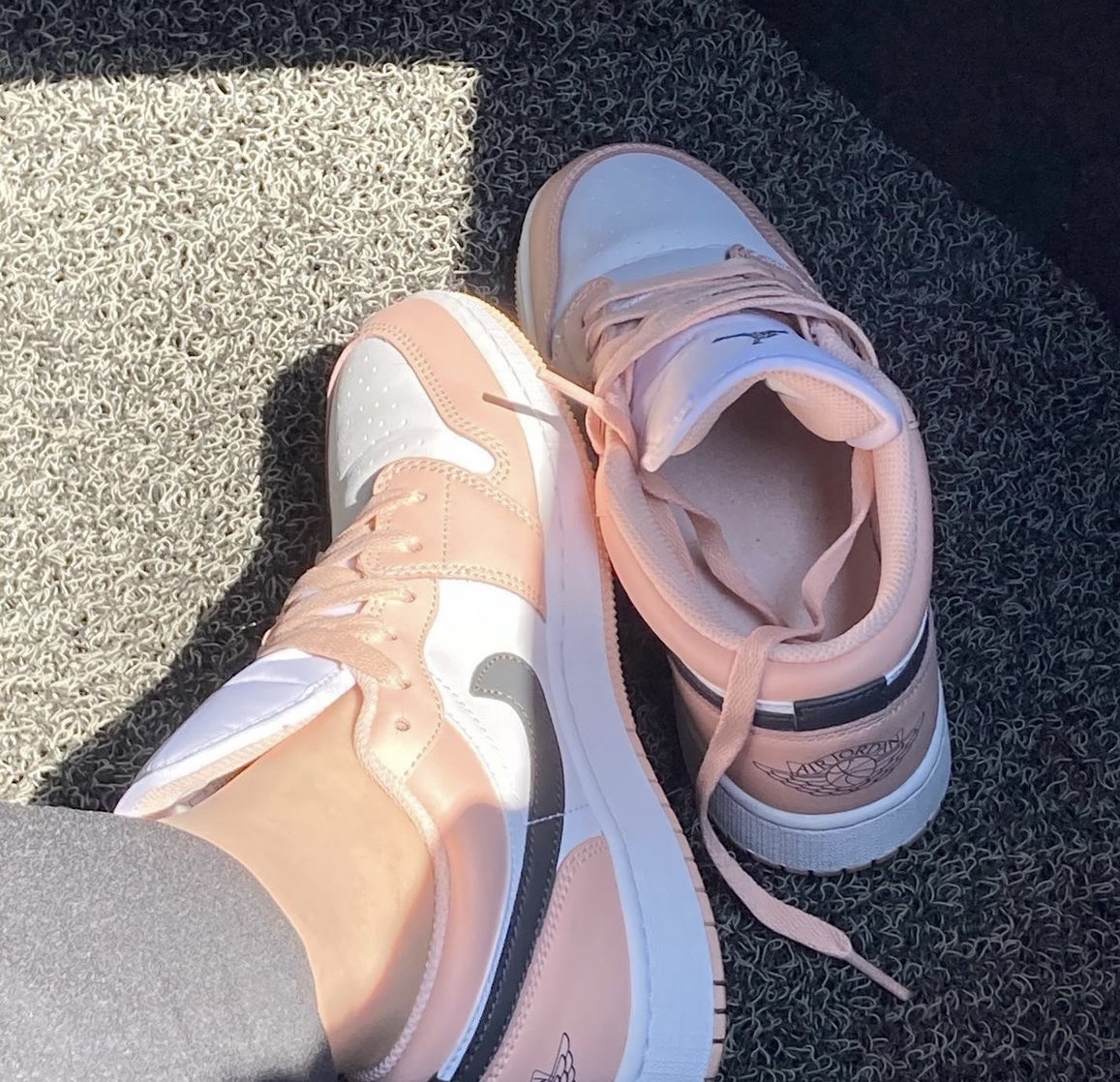 (GS) Jordan 1 Low Light Arctic Pink 착용 스타일