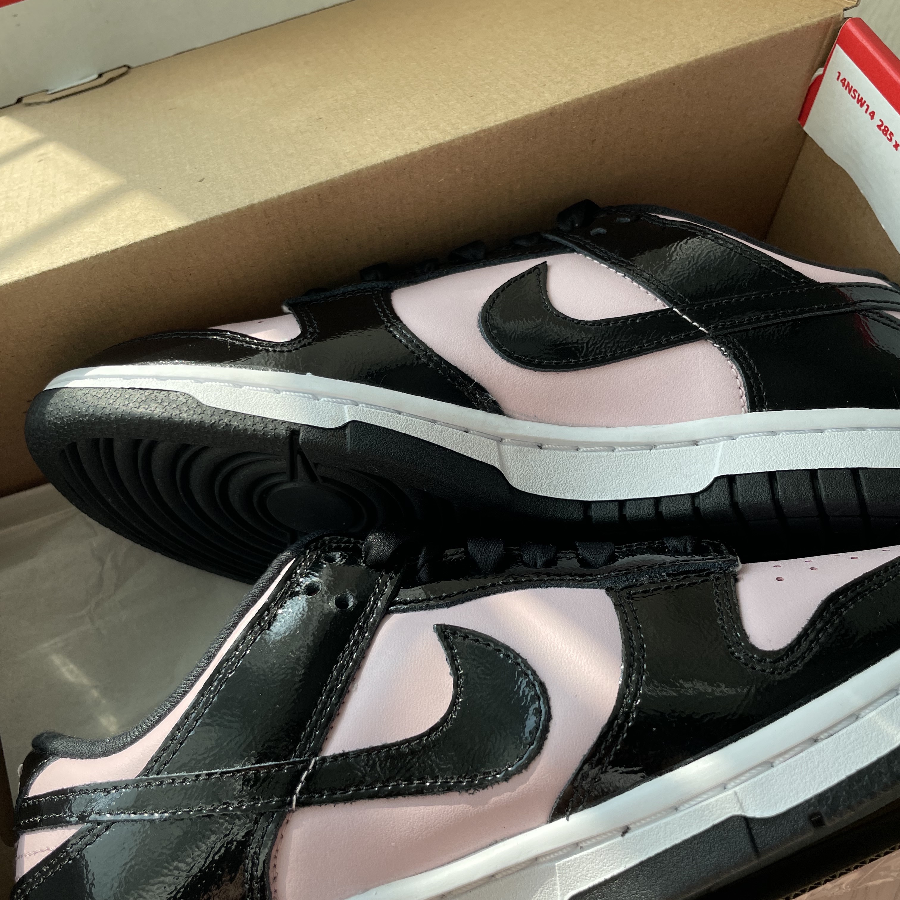 (W) Nike Dunk Low Essential Pink Foam Black 착용 스타일 - 1