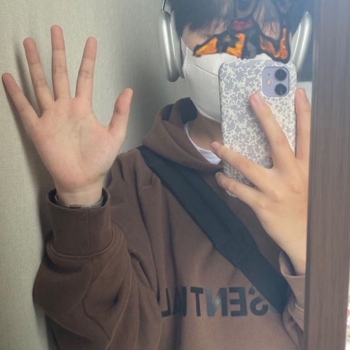 Essentials Logo Hoodie Brown/Rain Drum - Ssense Exclusive, Apple AirPods Max Lightning Silver (Korean Ver.) 착용 스타일