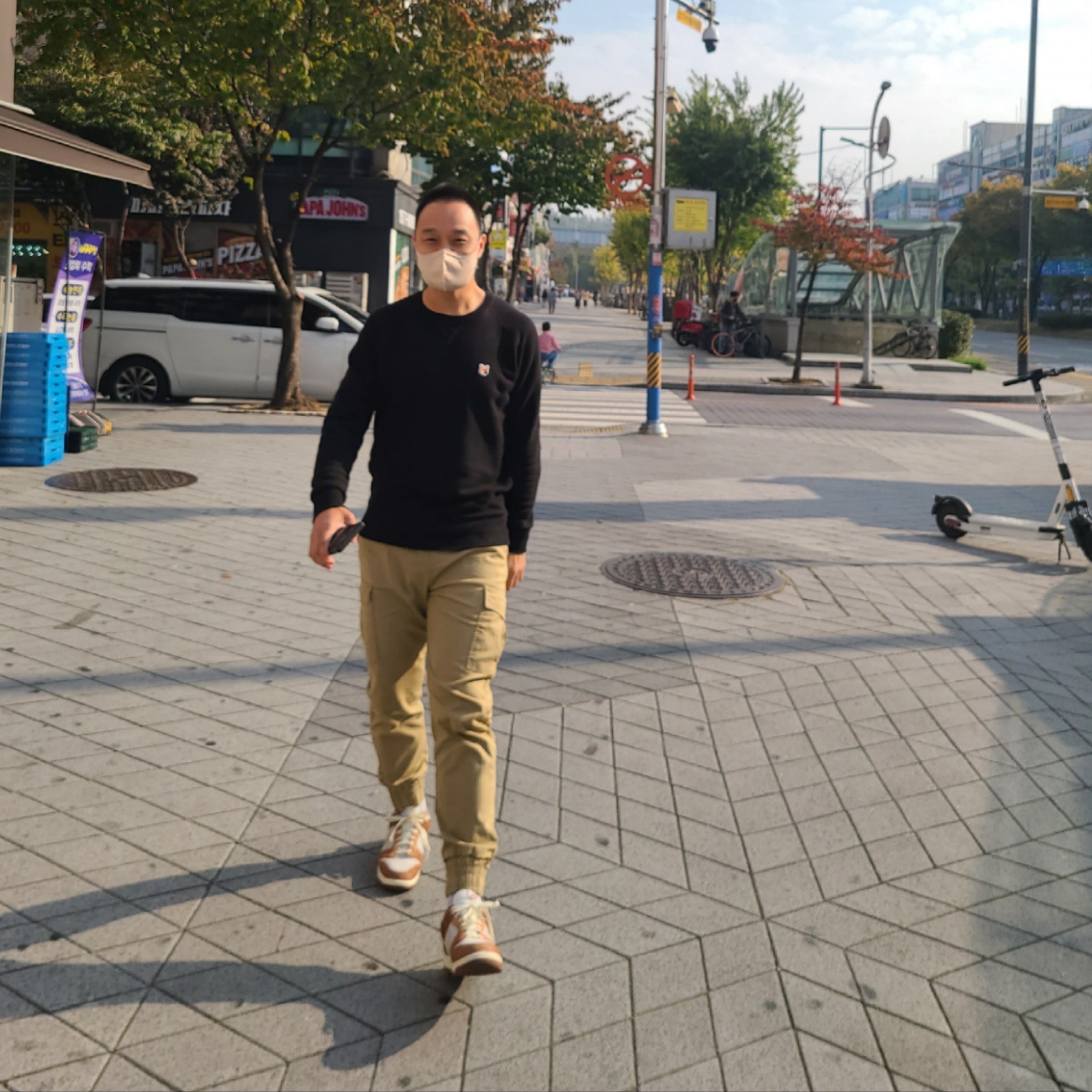 Nike Dunk Low Pro Premium Medium Curry, Maison Kitsune Fox Head Patch Classic Sweatshirt Black 착용 스타일