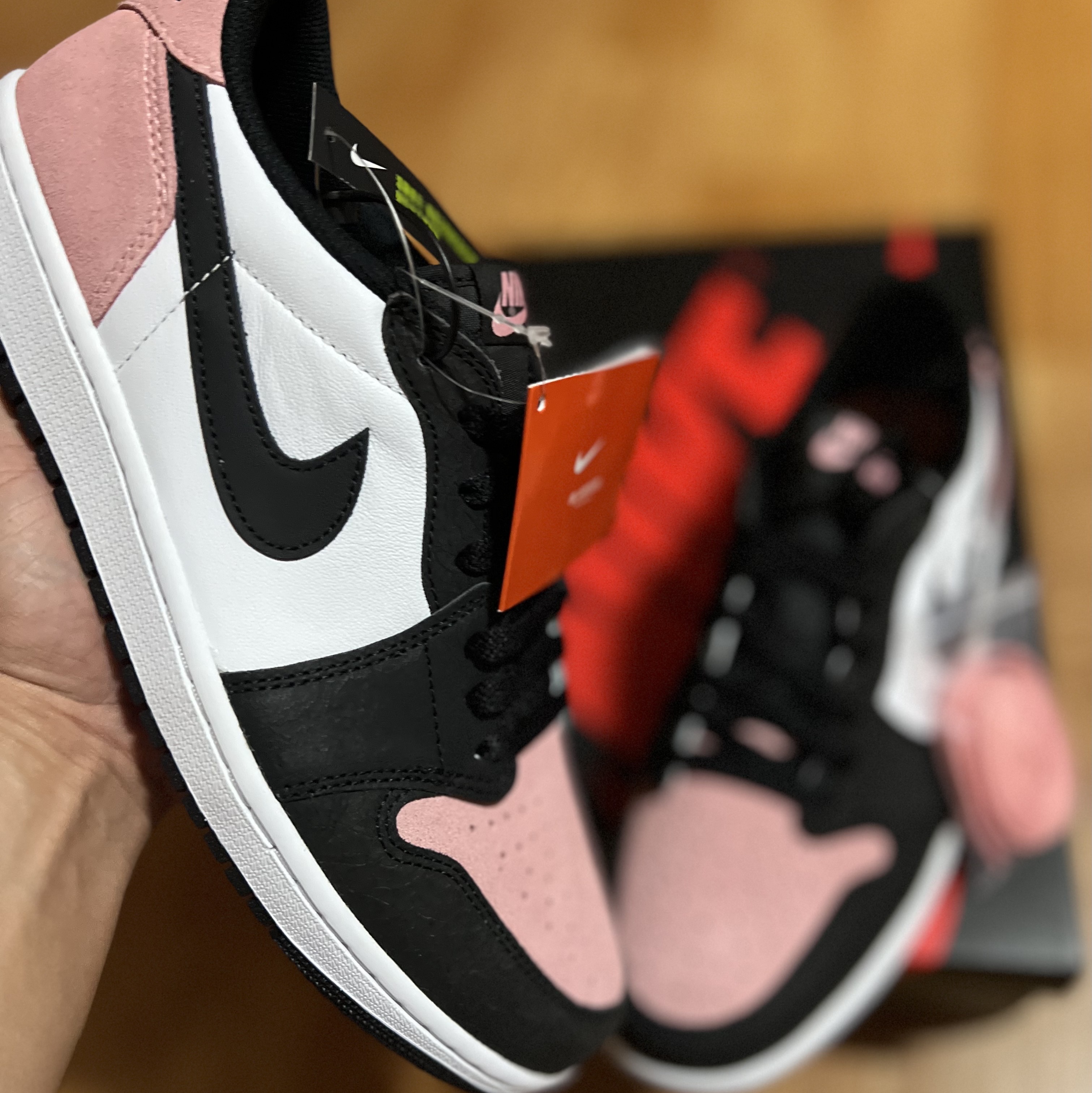 Jordan 1 Retro Low OG Bleached Coral 착용 스타일 - 2