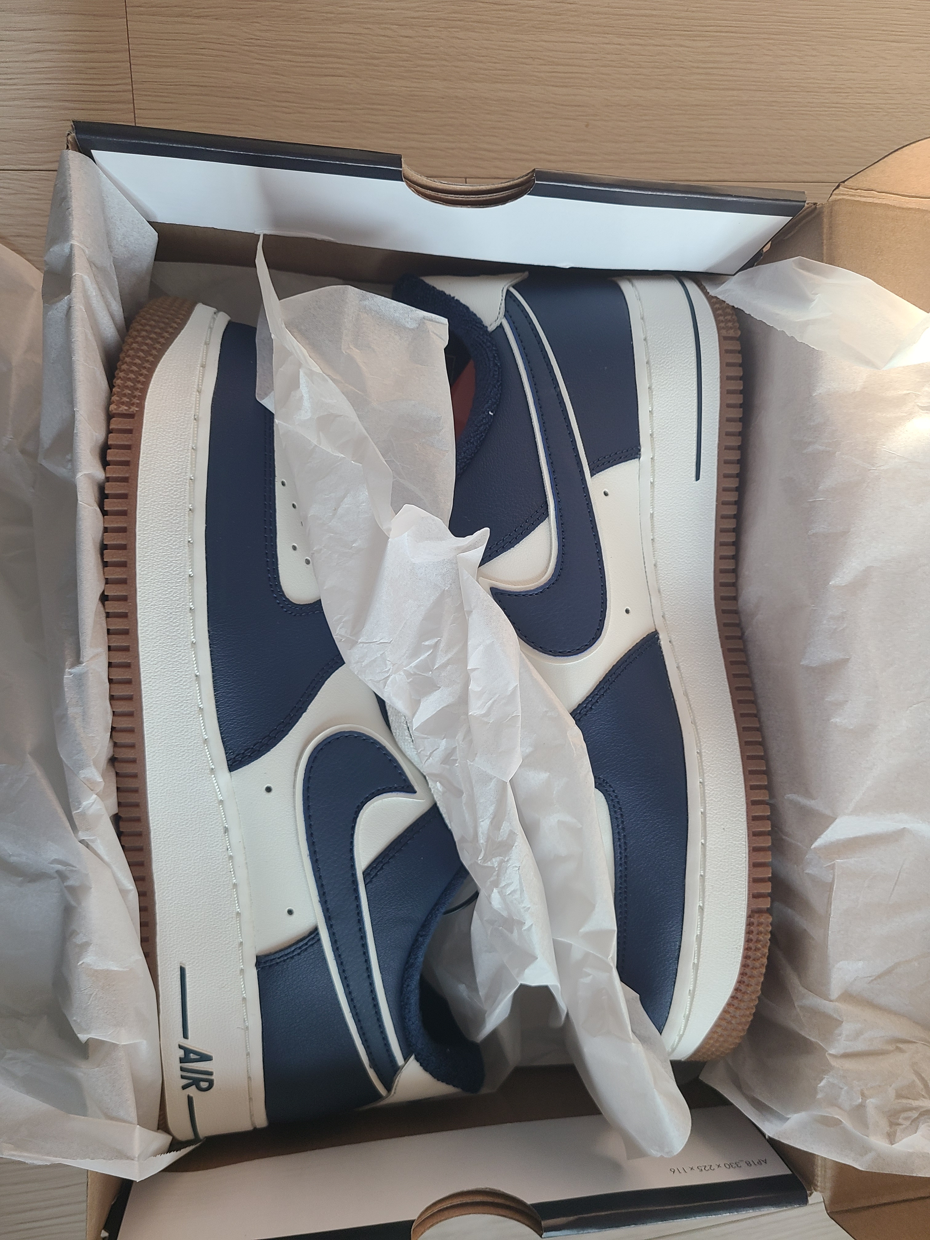 Nike Air Force 1 '07 LV8 Midnight Navy 착용 스타일 - 2