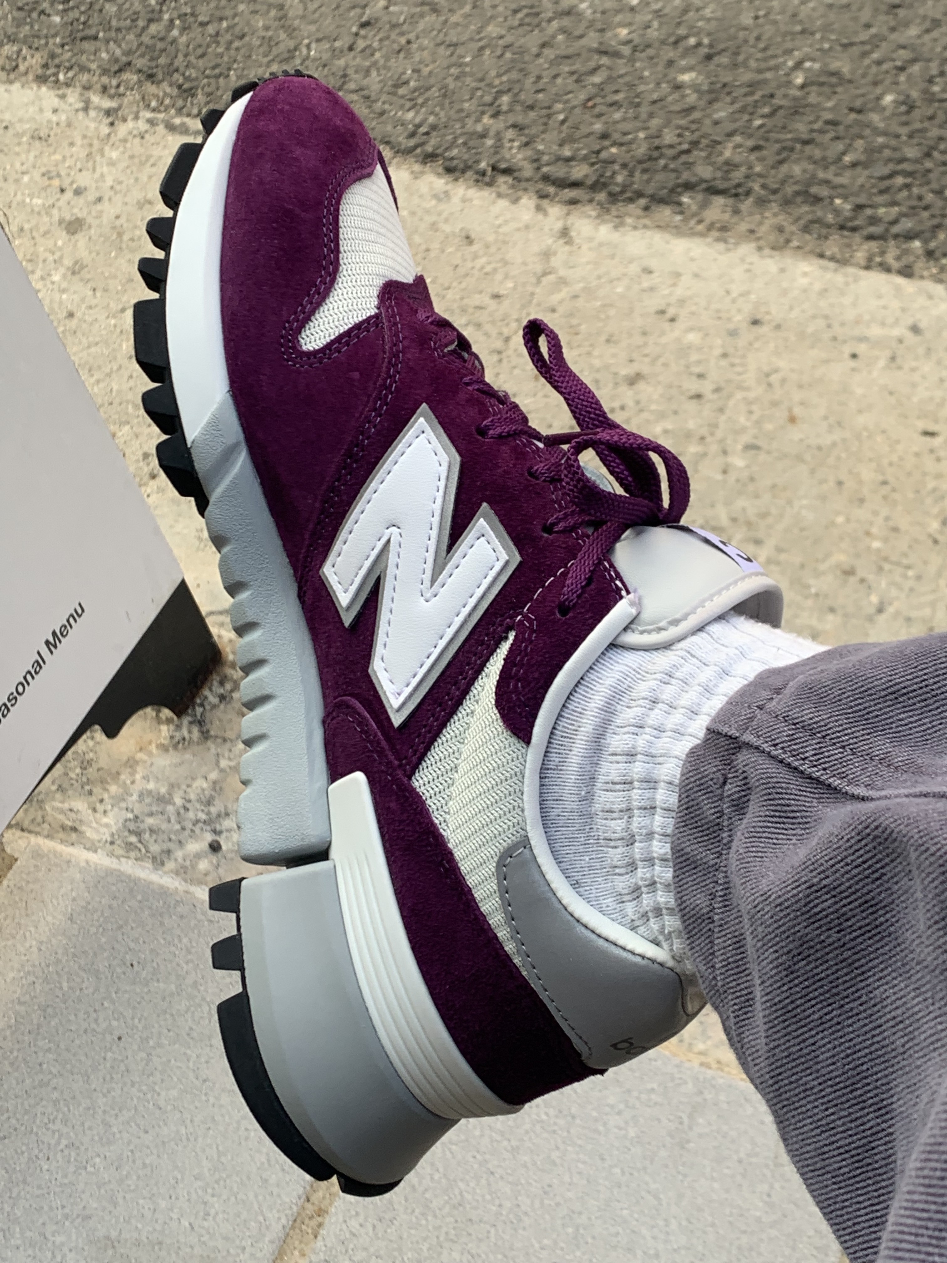 New Balance R_C 1300 Purple 착용 스타일 - 1