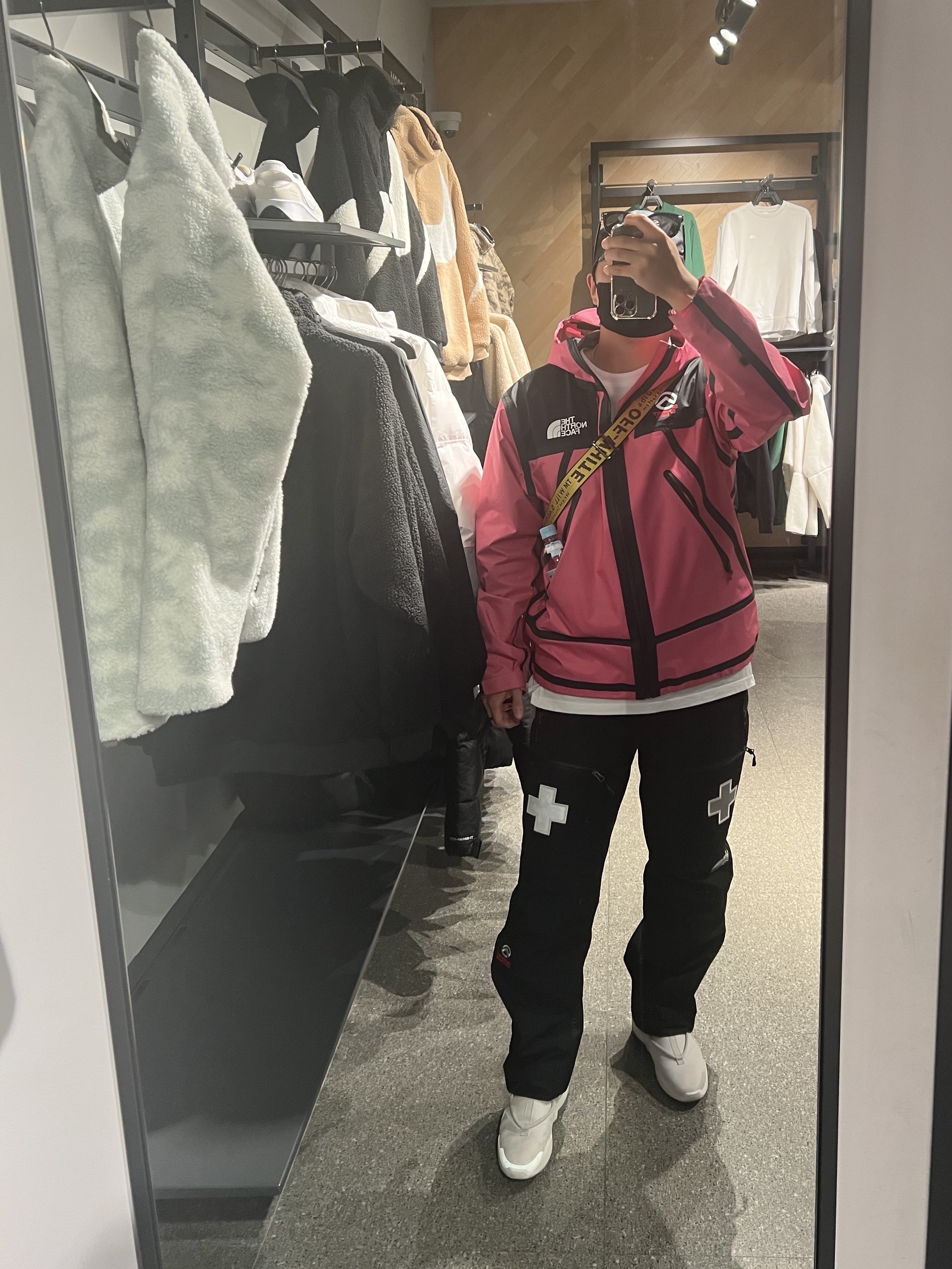 Nike x Fear of God Air Fear of God 1 Light Bone, Supreme x The North Face Summit Series Rescue Mountain Pants Black - 22SS 착용 스타일 - 1