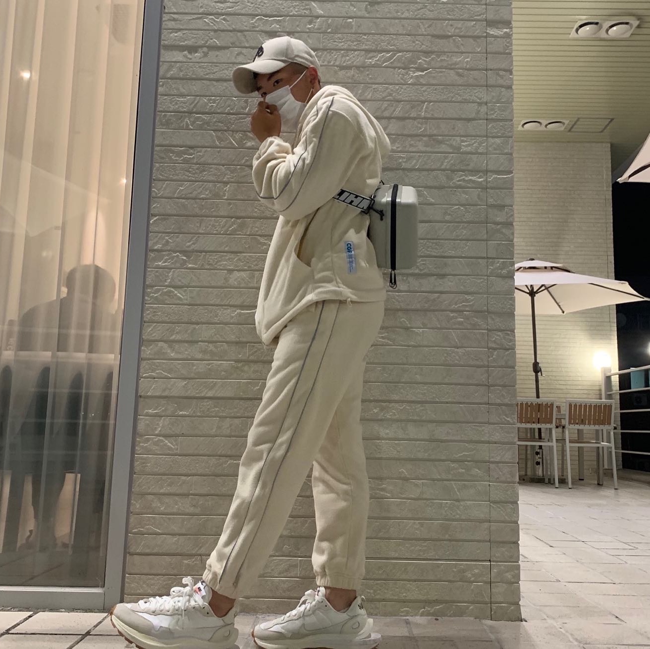 Nike x Sacai VaporWaffle White and Gum, Off-White x Amore Pacific Protection Box (Without Cosmetics) 착용 스타일 - 2