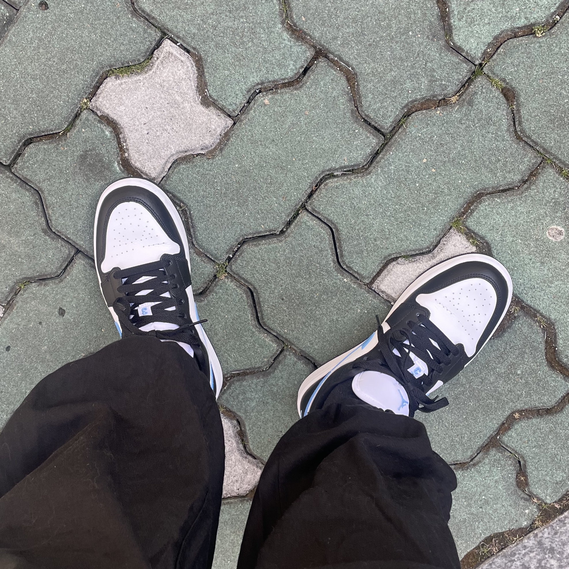 (W) Jordan 1 Low Black University Blue 착용 스타일 - 3