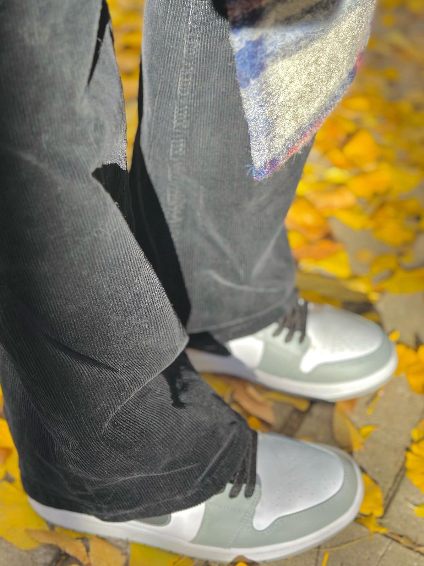 Jordan 1 Mid Light Smoke Grey Anthracite 착용 스타일 - 5