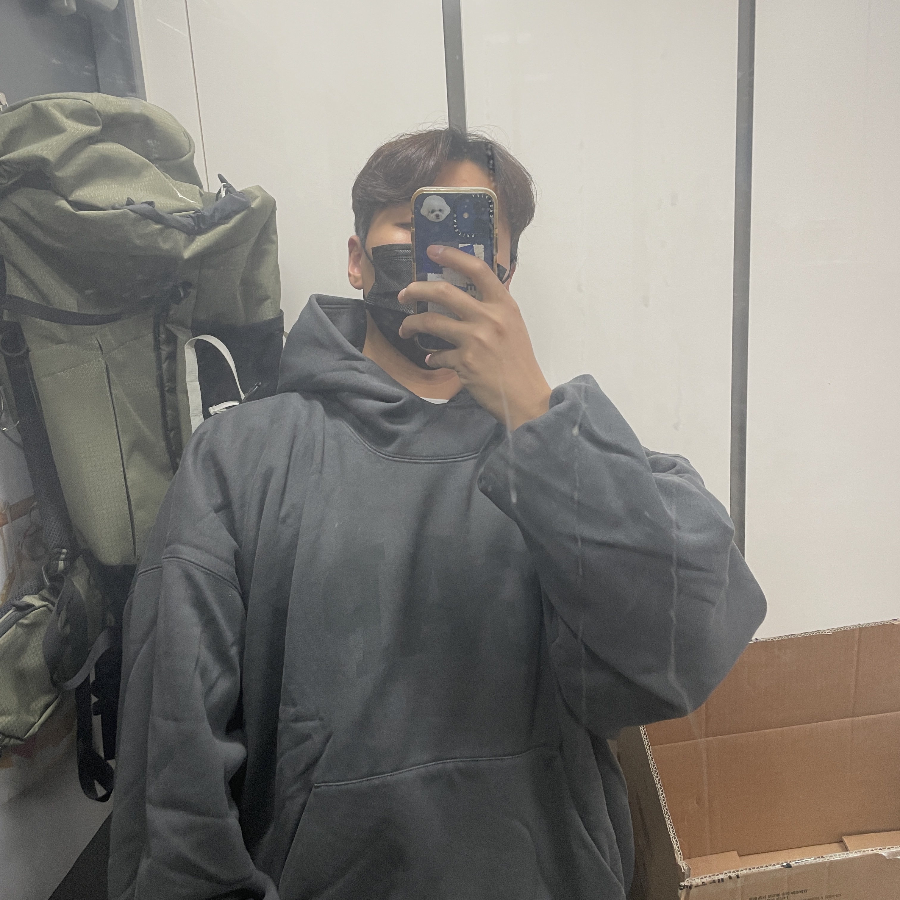 Yeezy Gap Engineered By Balenciaga Dove Hoodie Black 착용 스타일