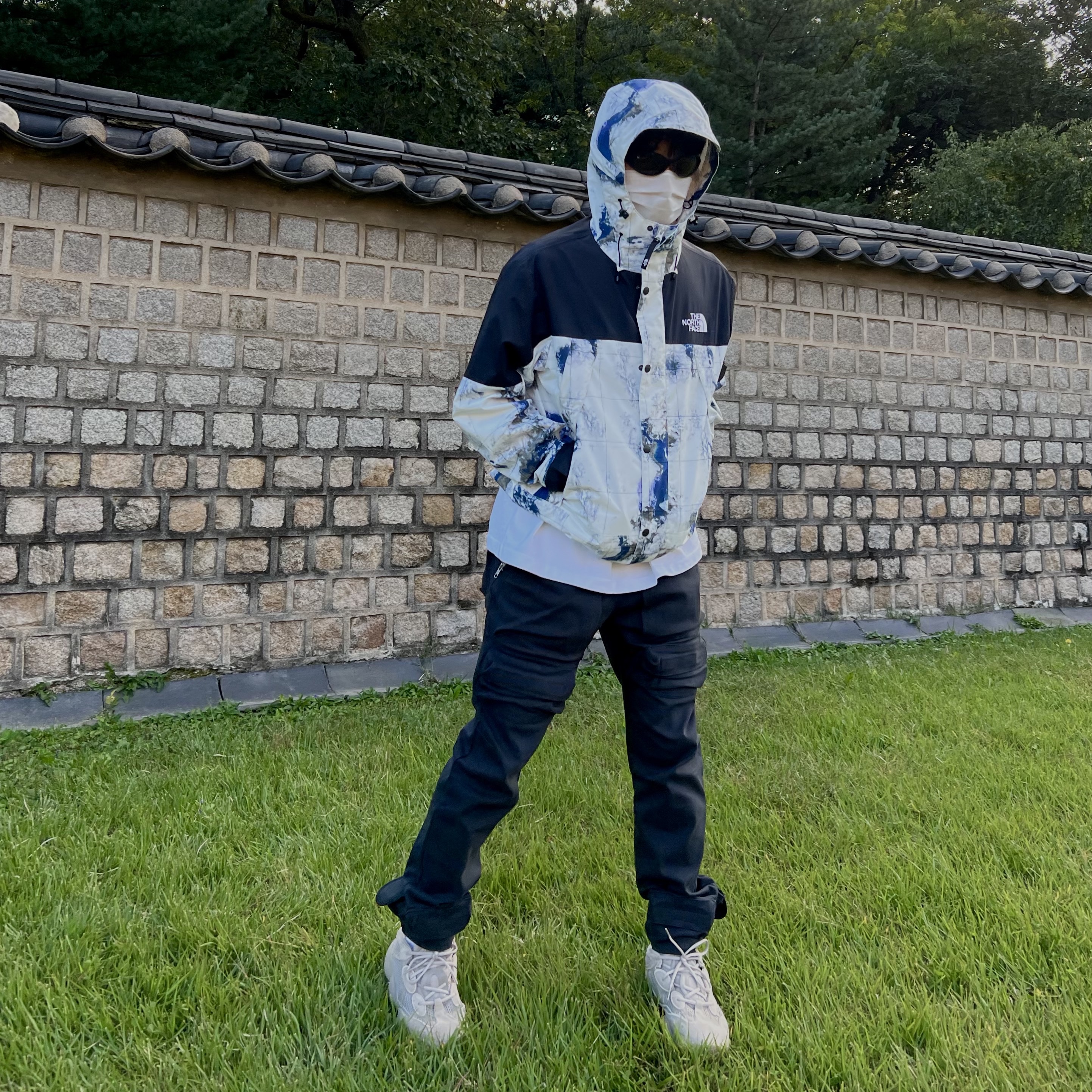 The North Face Novelty Vaiden Jacket White Sand, Adidas Yeezy 500 Taupe Light 착용 스타일 - 1