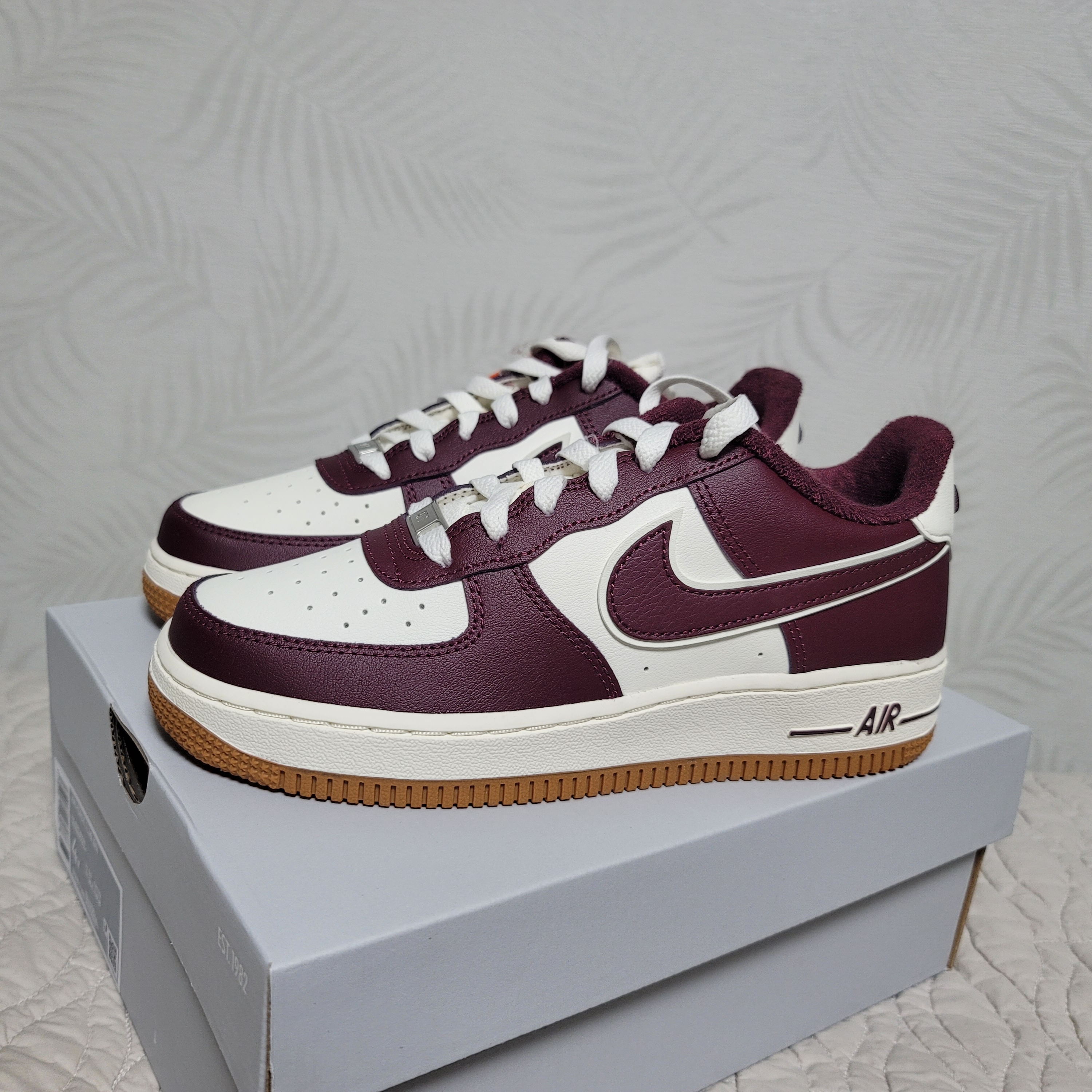 (GS) Nike Air Force 1 LV8 3 Night Maroon 착용 스타일 - 1