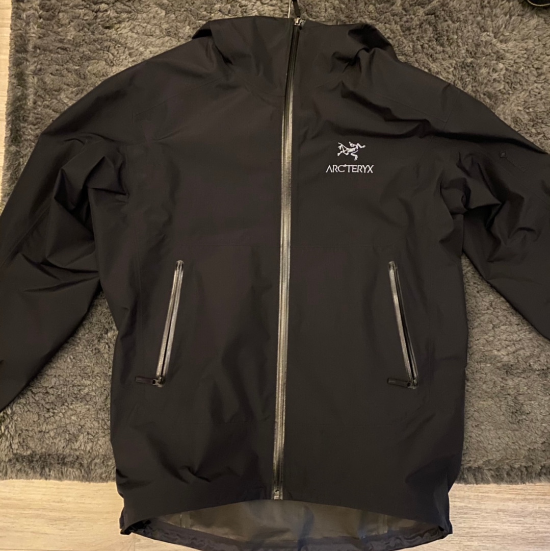 Arc'teryx Zeta SL Jacket Black 착용 스타일