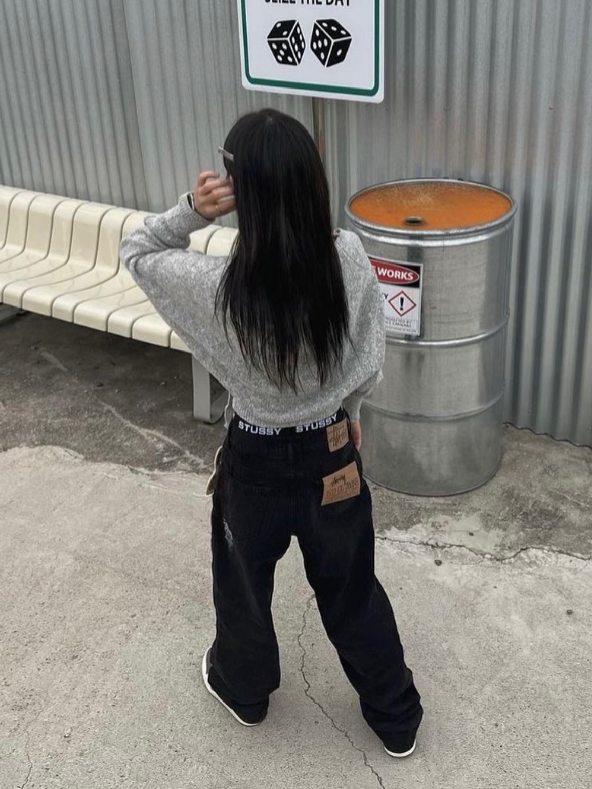 Stussy Washed Canvas Big OL' Jean Black, Jordan 1 x Travis Scott Retro Low OG SP Sail and Ridgerock 착용 스타일