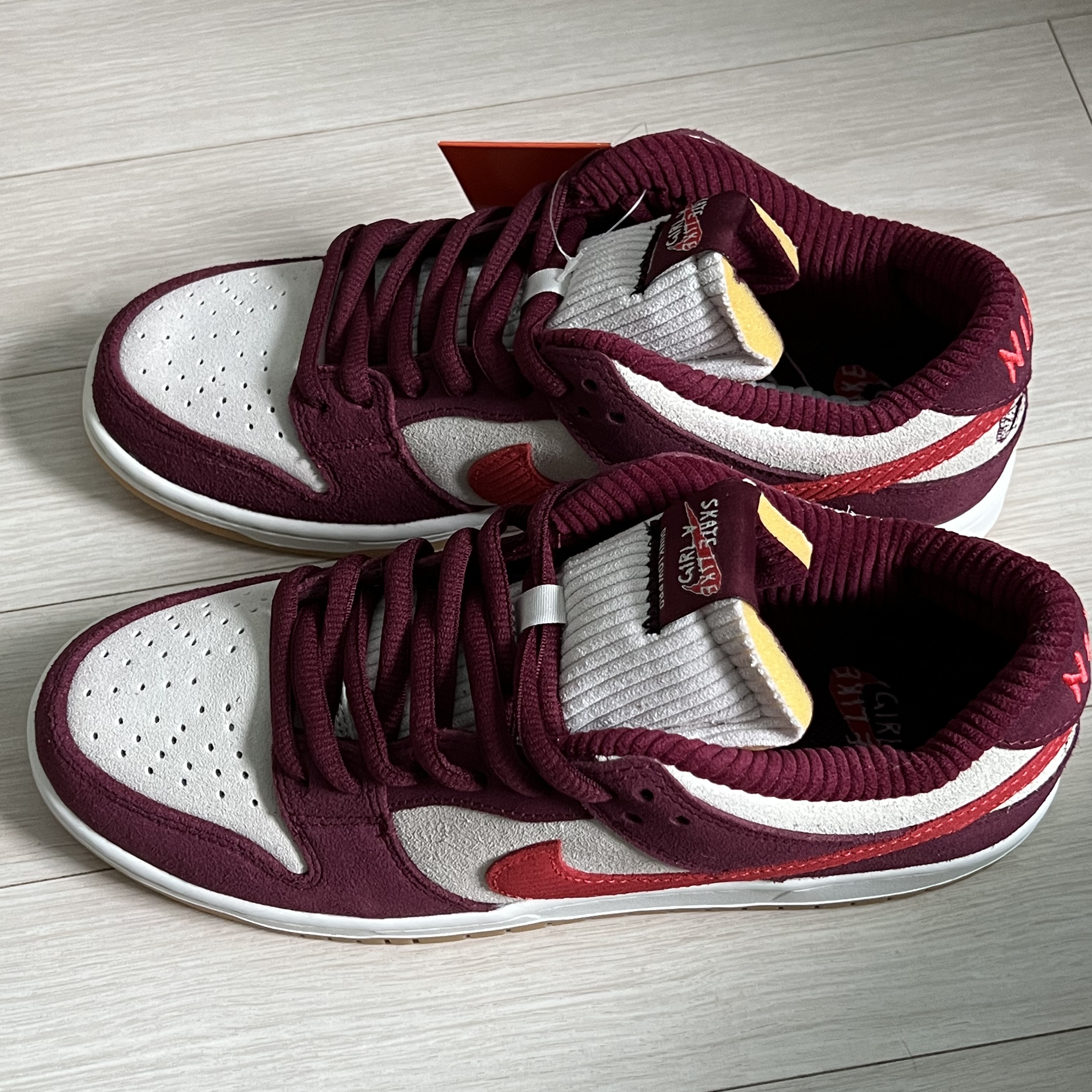 Nike x Skate Like a Girl SB Dunk Low QS Barely Rose 착용 스타일 - 3
