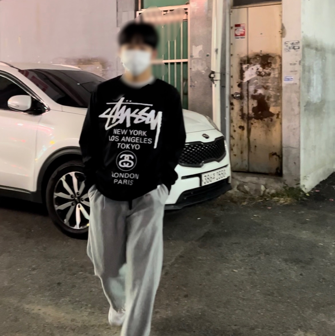 Stussy World Tour LS T-Shirt Black, Nike Air Force 1 '07 Low White 착용 스타일