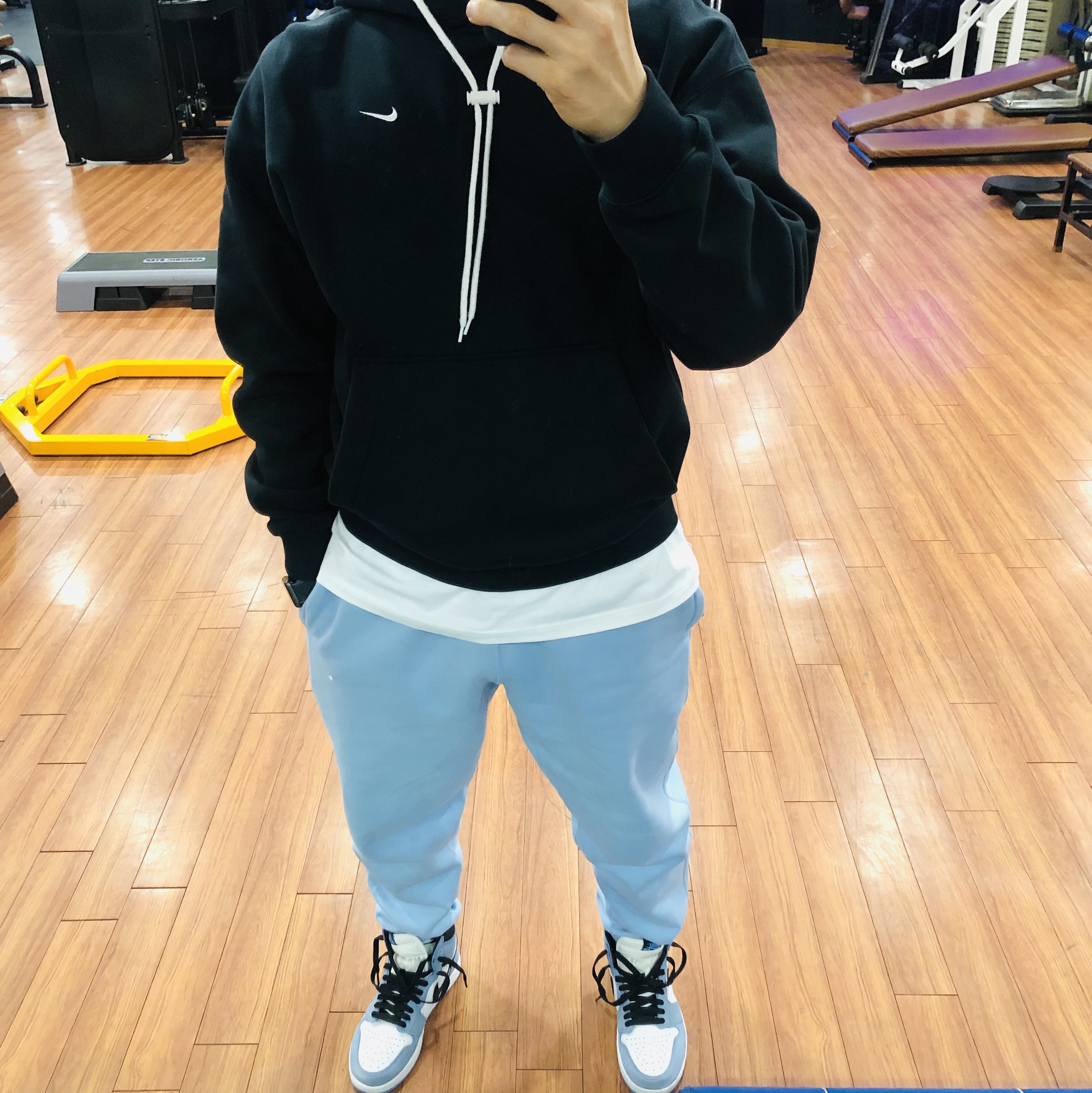 Jordan 1 Retro High OG University Blue, Nike M NRG Sweatpants Psychic Blue 착용 스타일