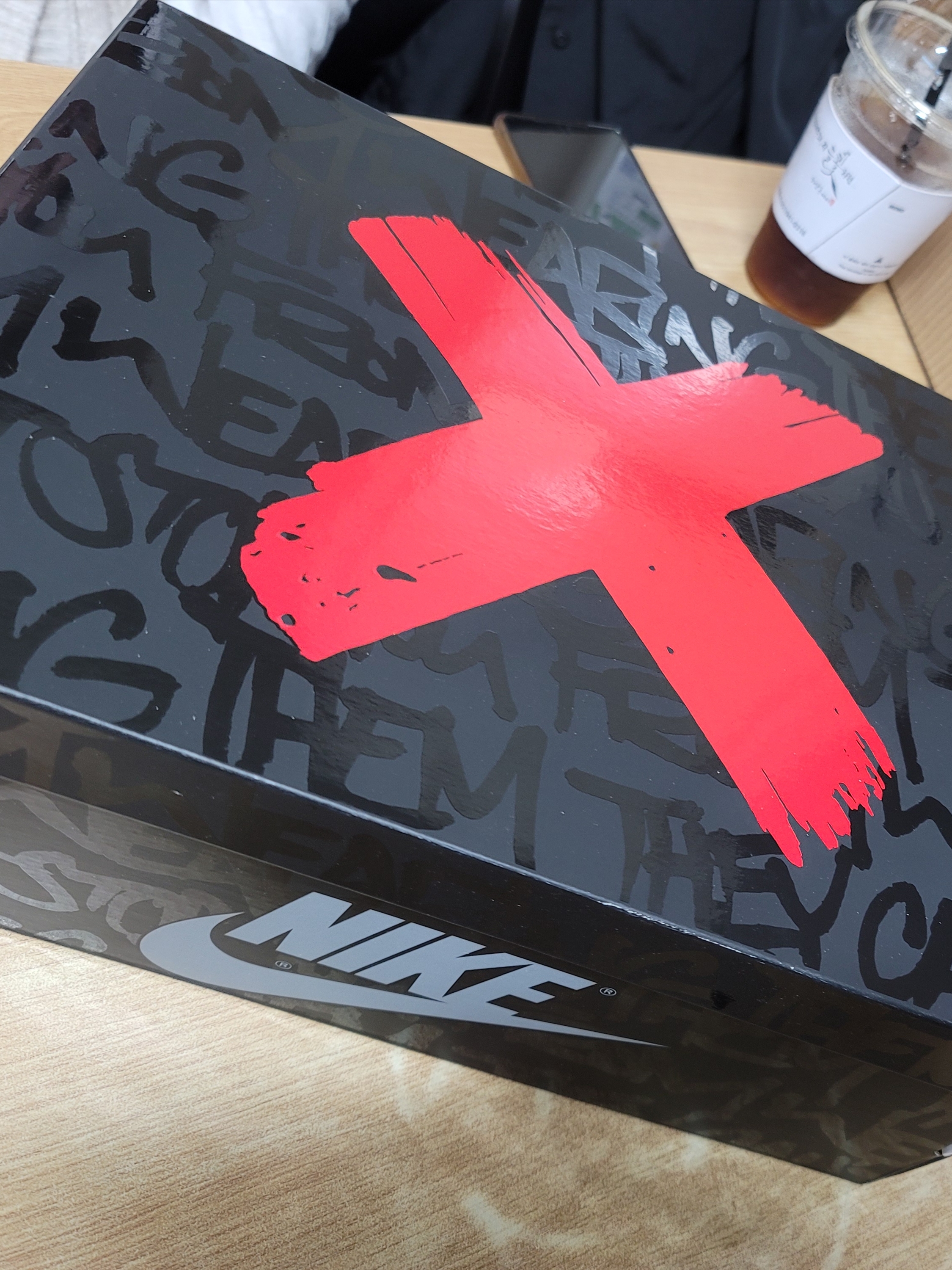 Jordan 1 Retro High OG Rebellionaire 착용 스타일 - 1