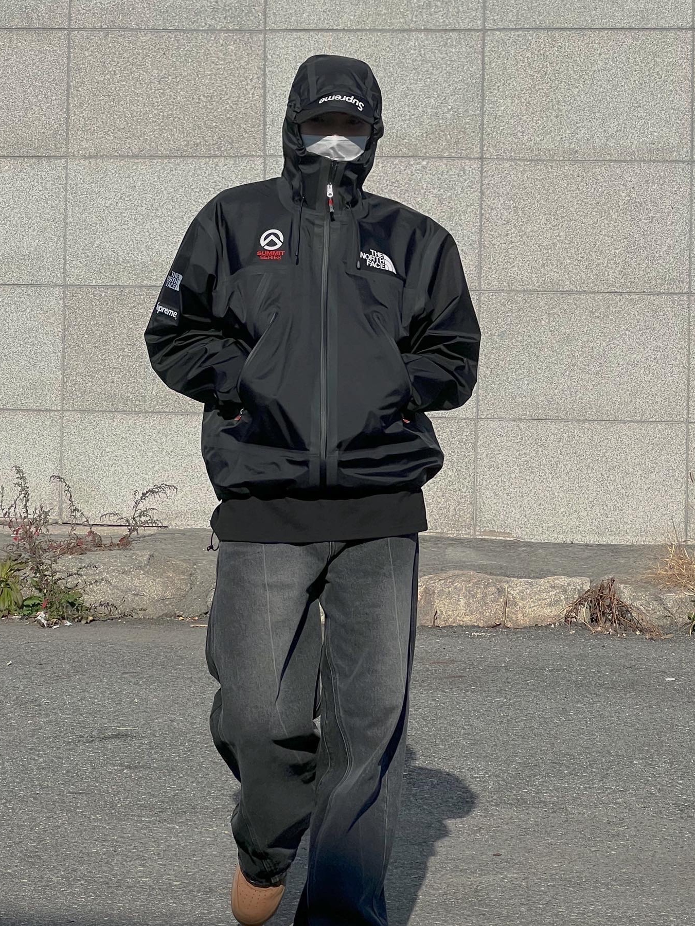 Supreme x The North Face Summit Series Outer Tape Seam Jacket Black - 21SS 착용 스타일 - 1