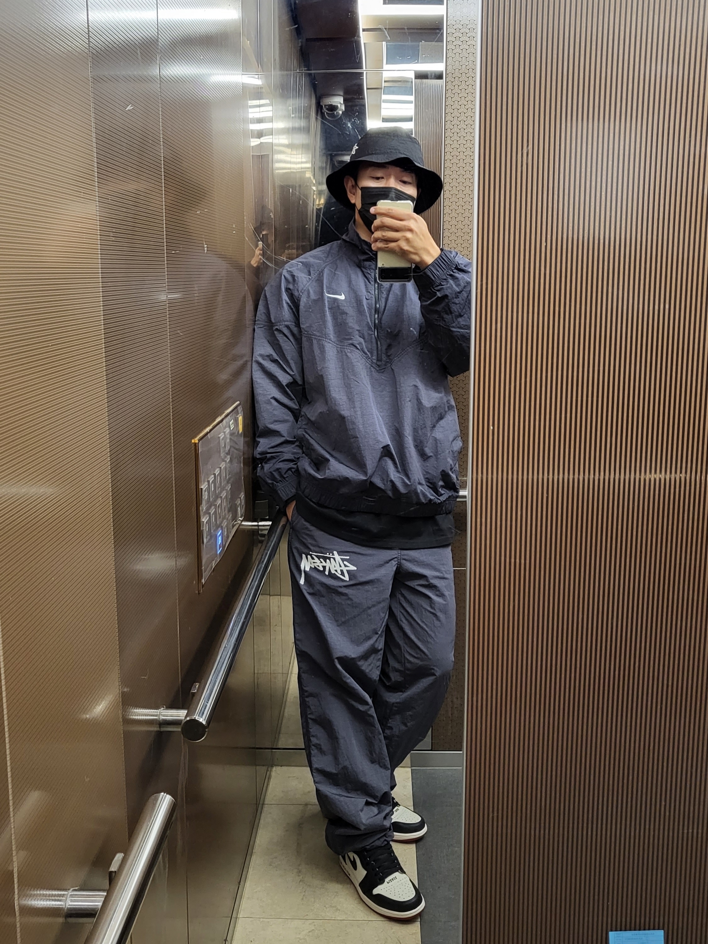 Jordan 1 Retro High Not for Resale Varsity Red, Nike x Stussy Windrunner Jacket Off Noir 착용 스타일