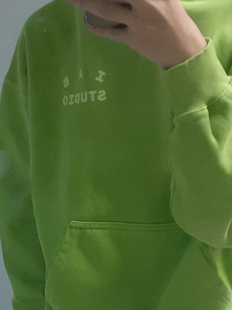 IAB Studio Pigment Hoodie Apple Green 착용 스타일