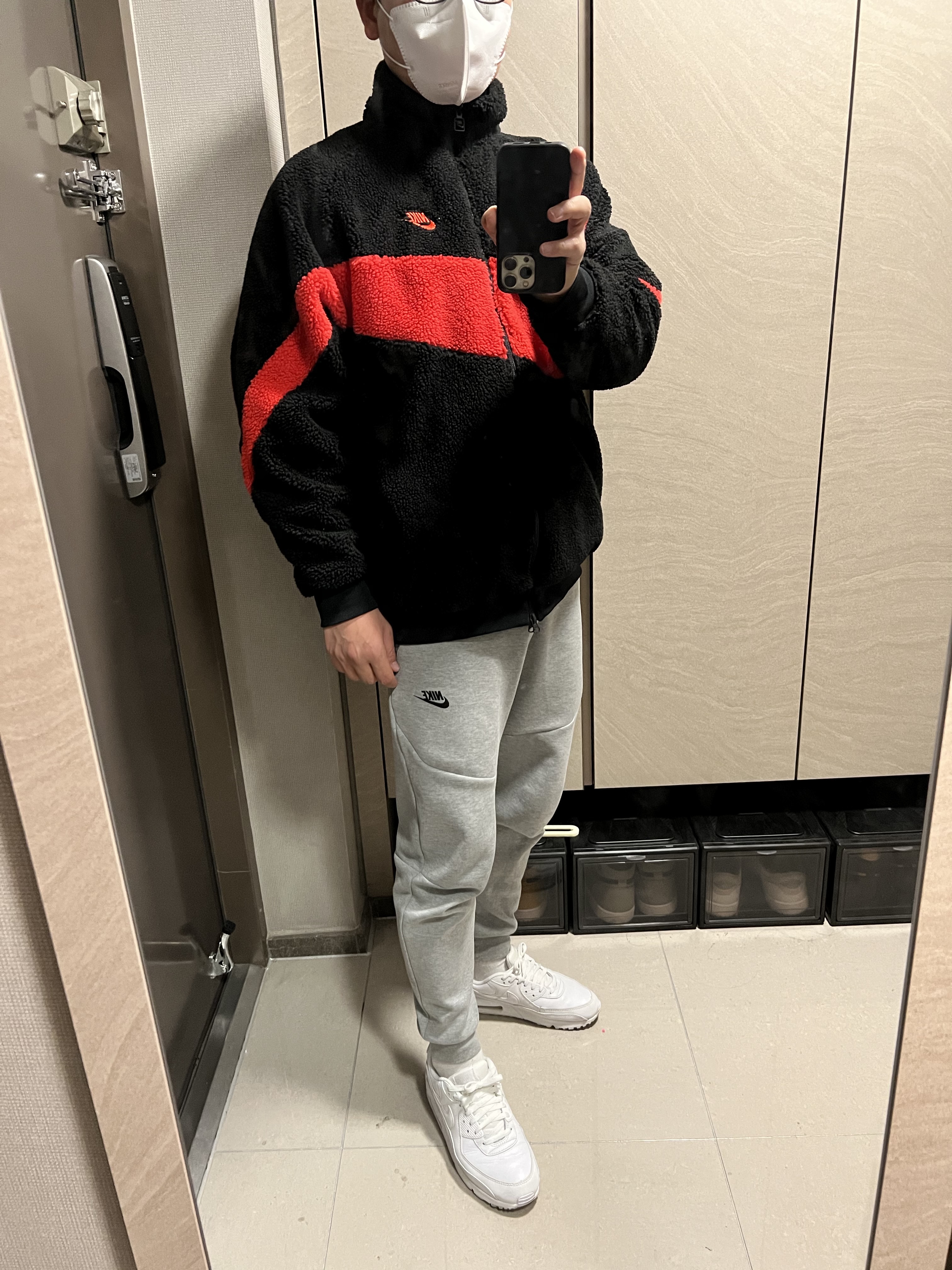 Nike Big Swoosh Full Zip Jacket Black Chili Red 착용 스타일