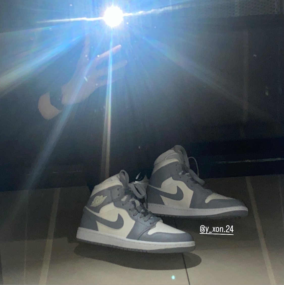 (W) Jordan 1 Mid Sail Stealth, Apple Watch SE 40mm GPS Midnight Aluminum Case with Sport Band Midnight (Korean Ver.) 착용 스타일