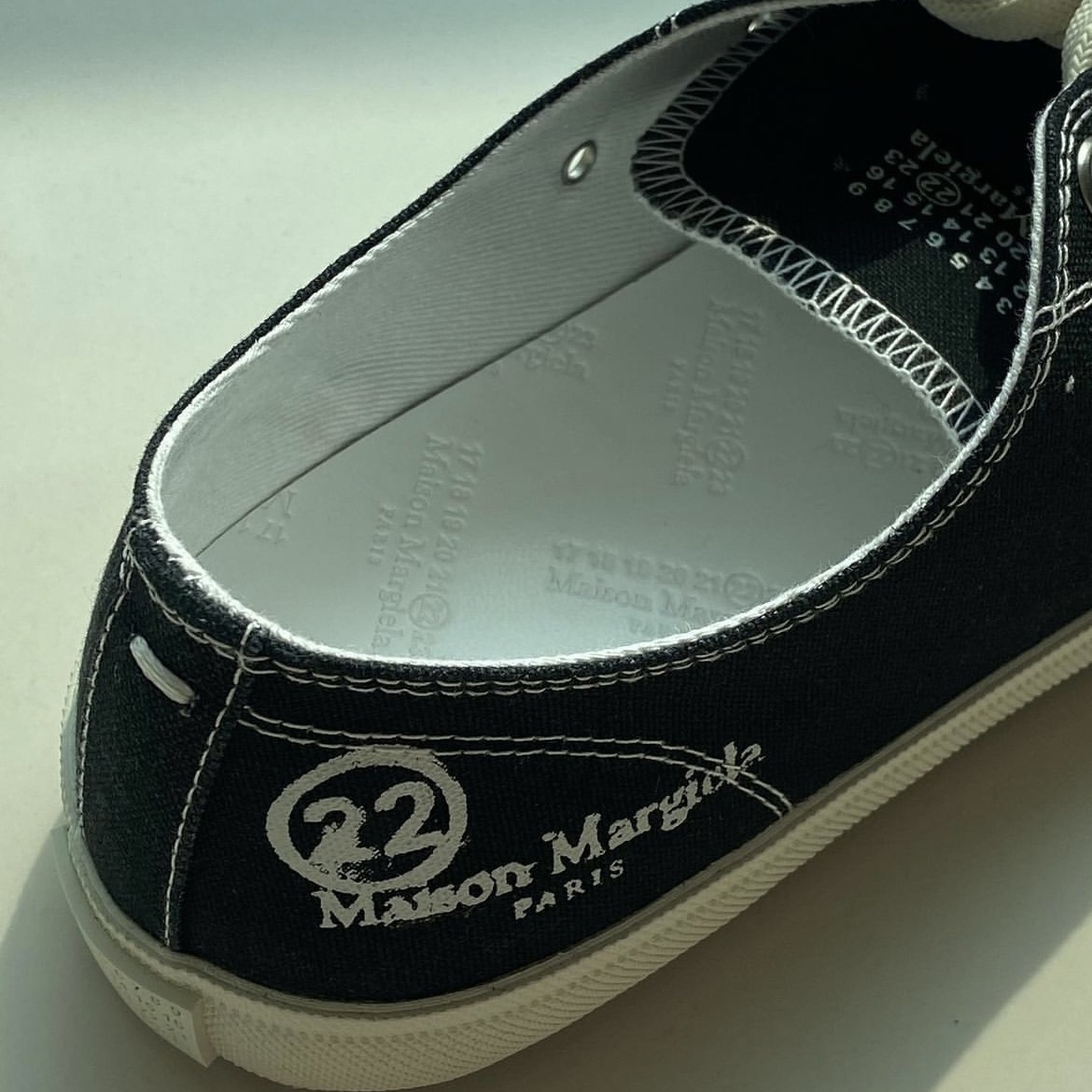Maison Margiela Tabi Low Black 착용 스타일 - 1
