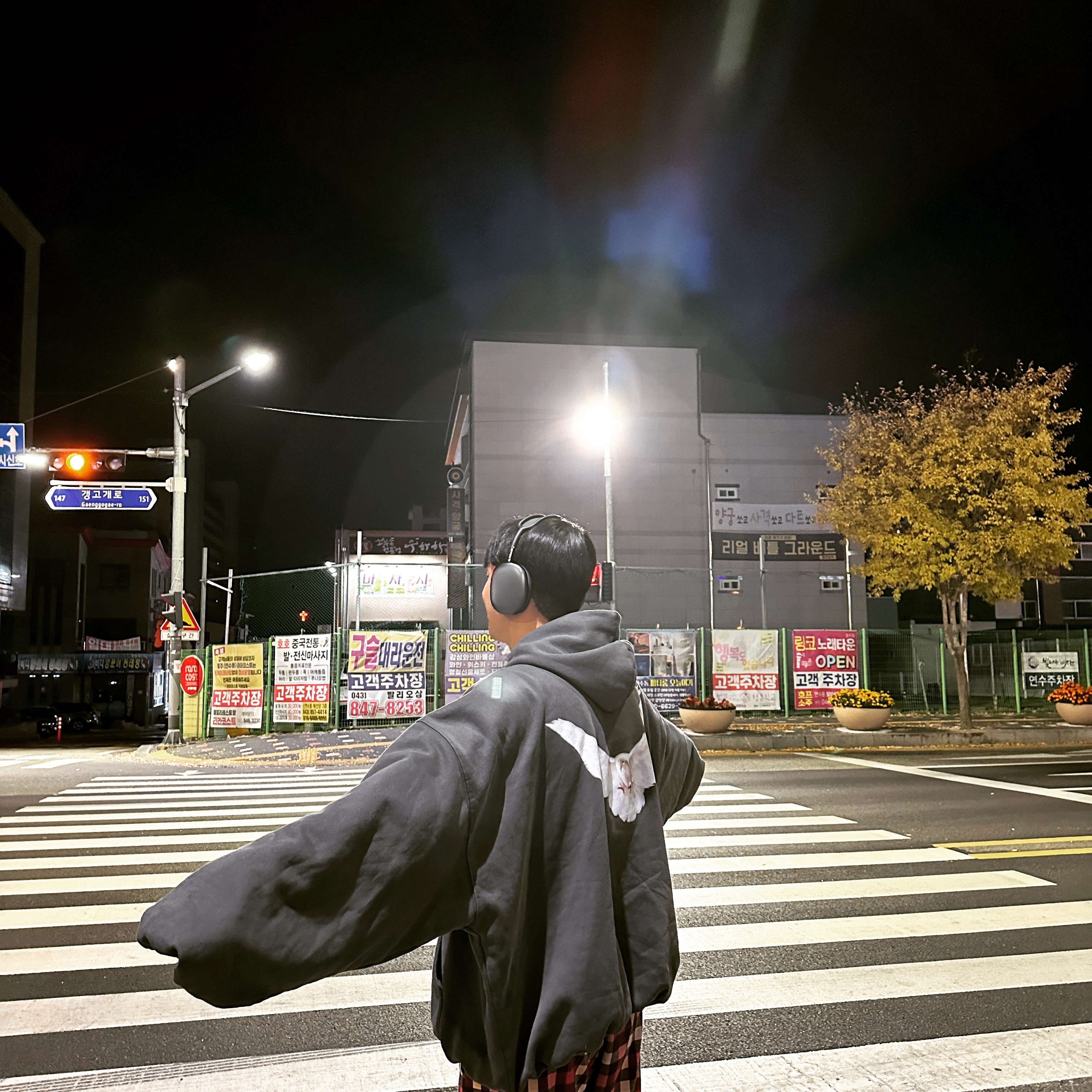Apple AirPods Max Lightning Space Gray (Korean Ver.), Yeezy Gap Engineered By Balenciaga Dove Hoodie Black 착용 스타일
