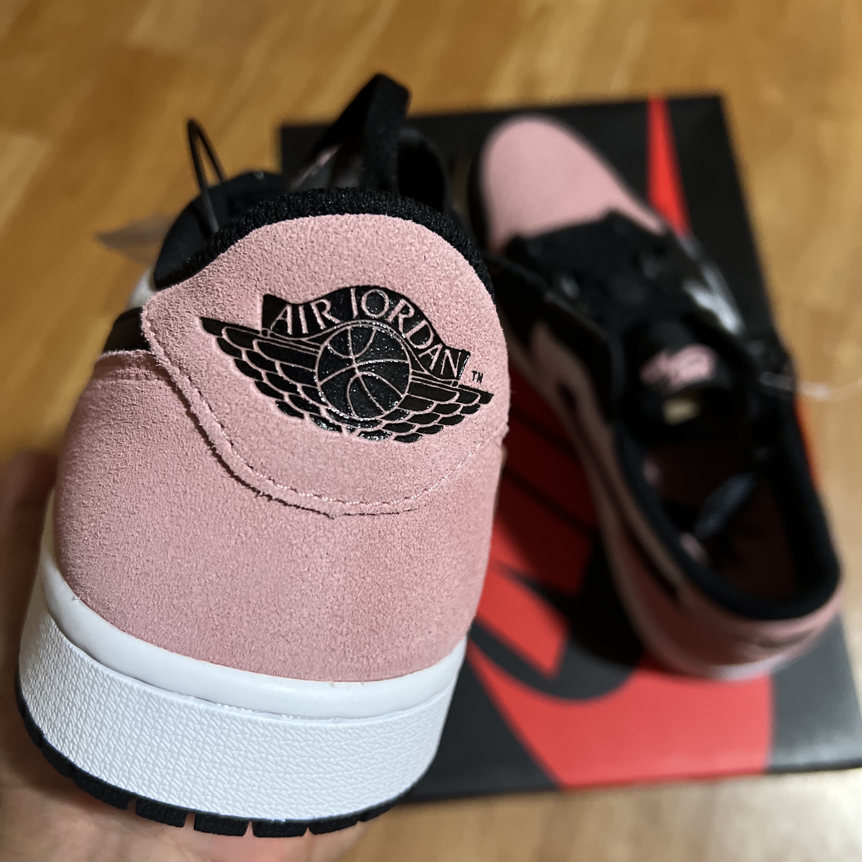 Jordan 1 Retro Low OG Bleached Coral 착용 스타일 - 3