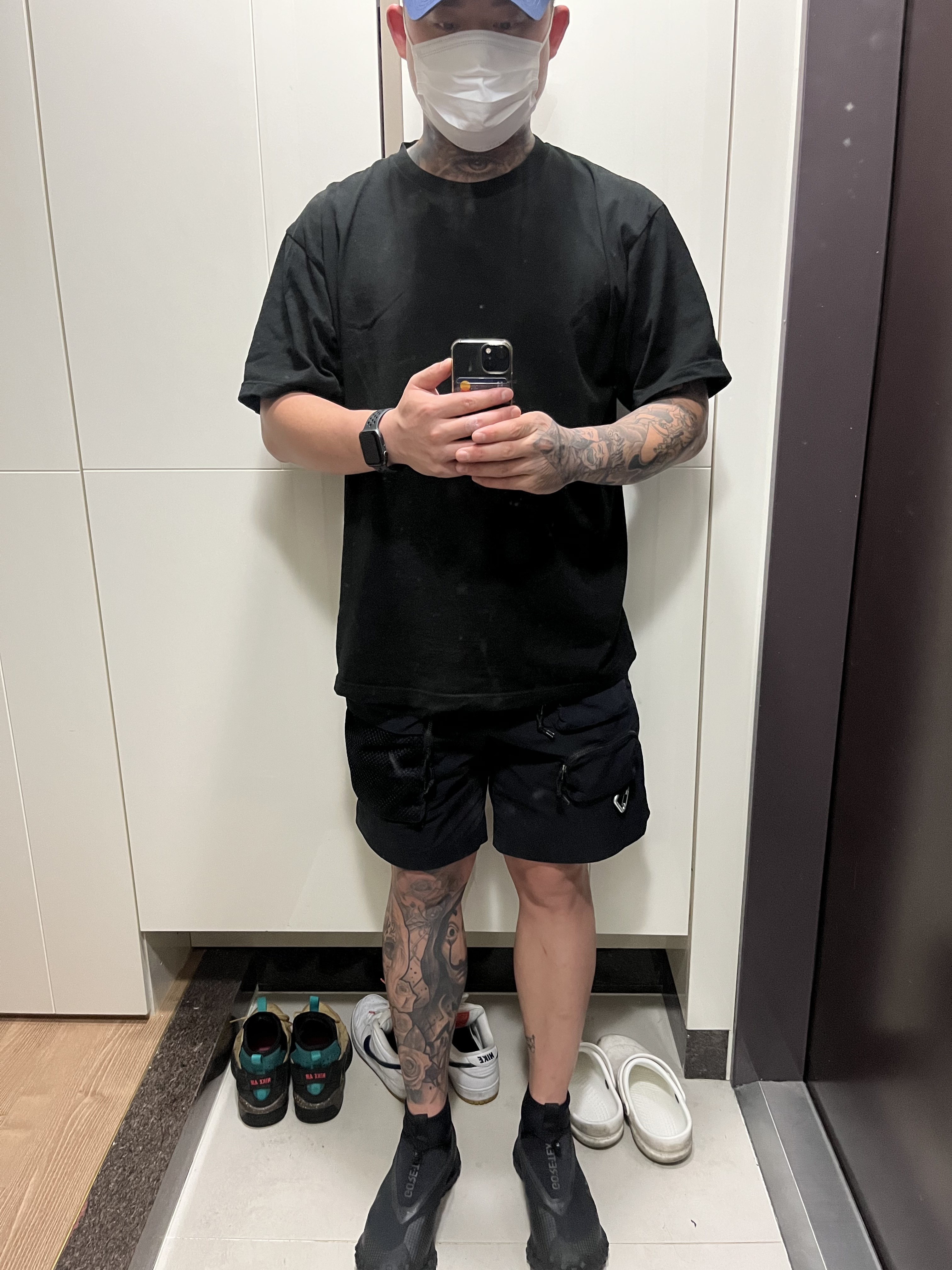 Nike ACG Mountain Fly Gore-Tex Black and Dark Grey, Nike ACG Cargo Shorts Black - US/EU 착용 스타일