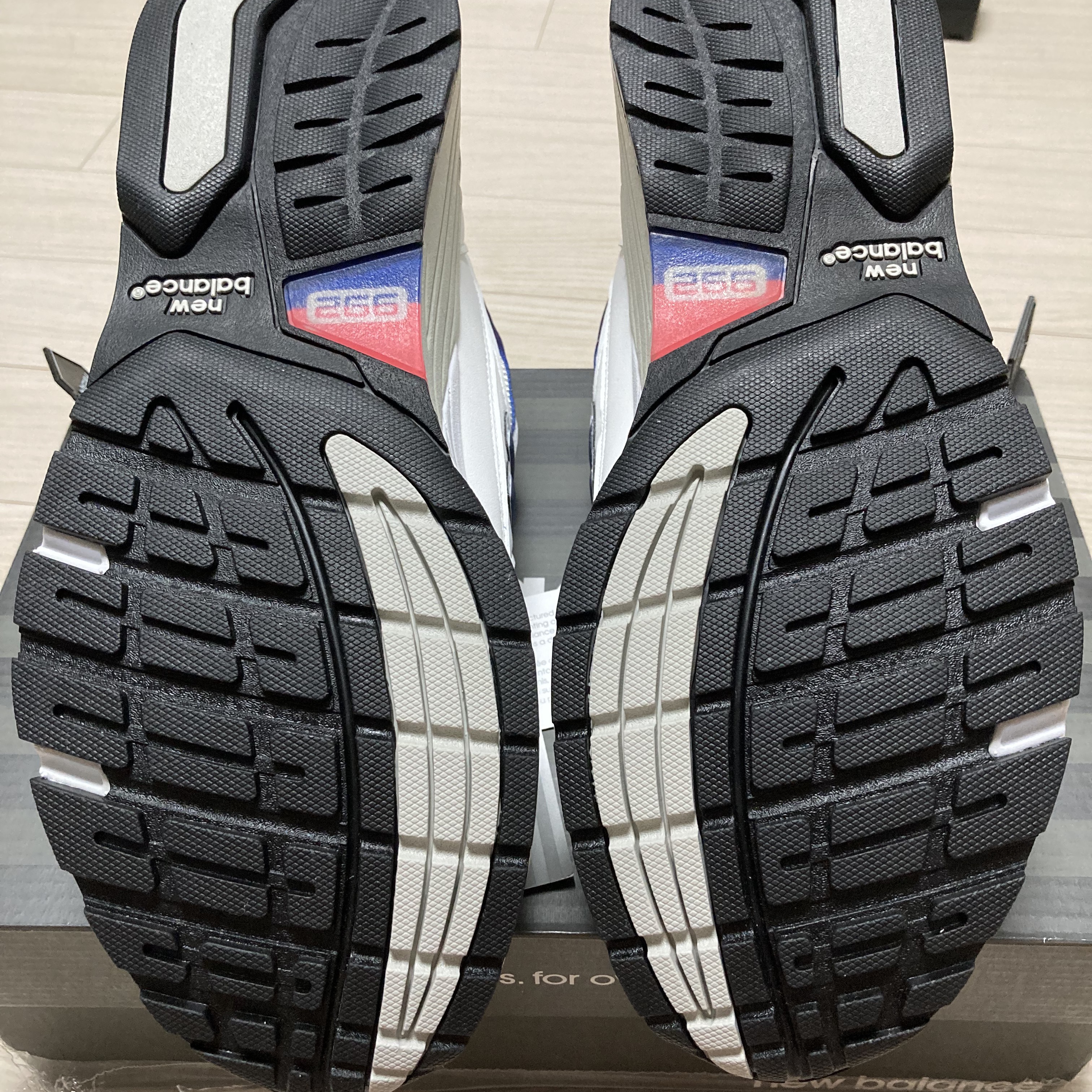 New Balance 992 Made in USA White Navy 착용 스타일 - 4