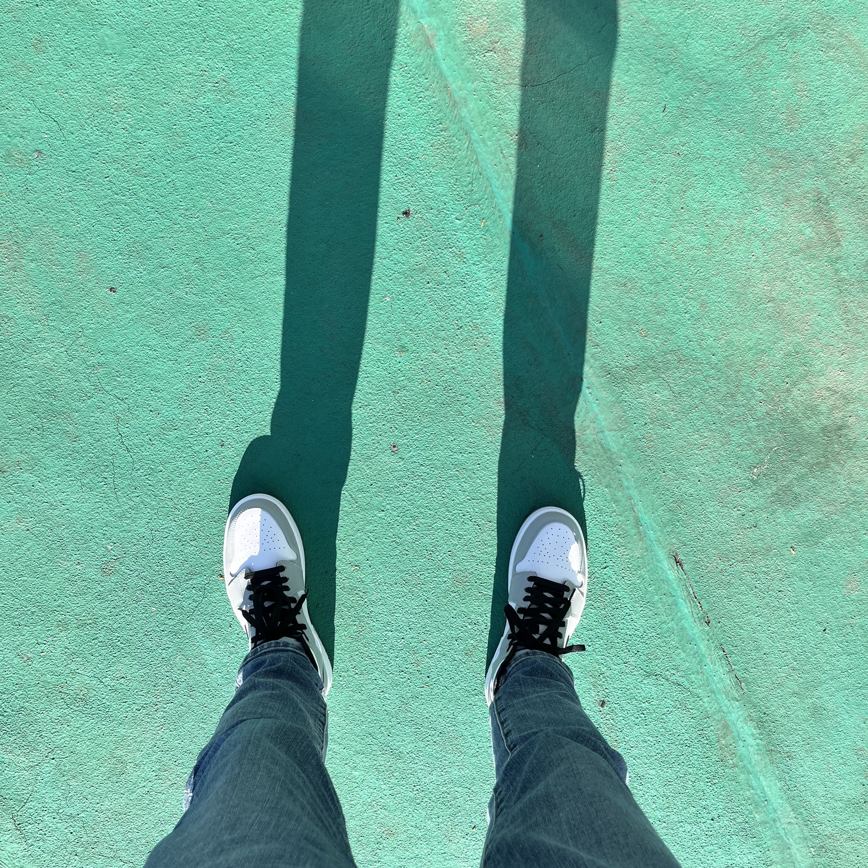 Jordan 1 Mid Light Smoke Grey 착용 스타일