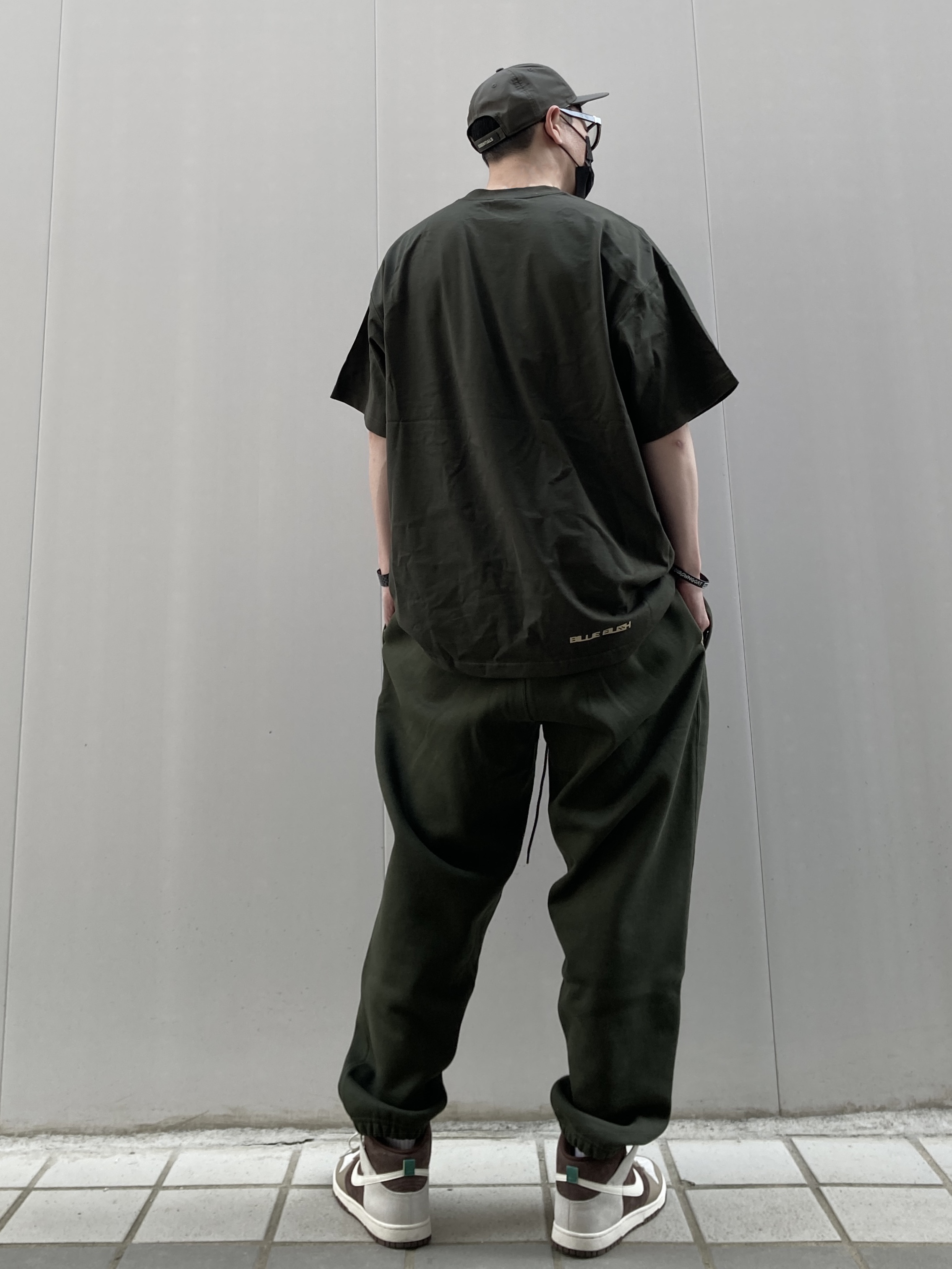 Nike x Billie Eilish NRG T-Shirt Sequoia - US/EU, Nike x Billie Eilish NRG Fleece Pants Sequoia - US/EU 착용 스타일 - 2