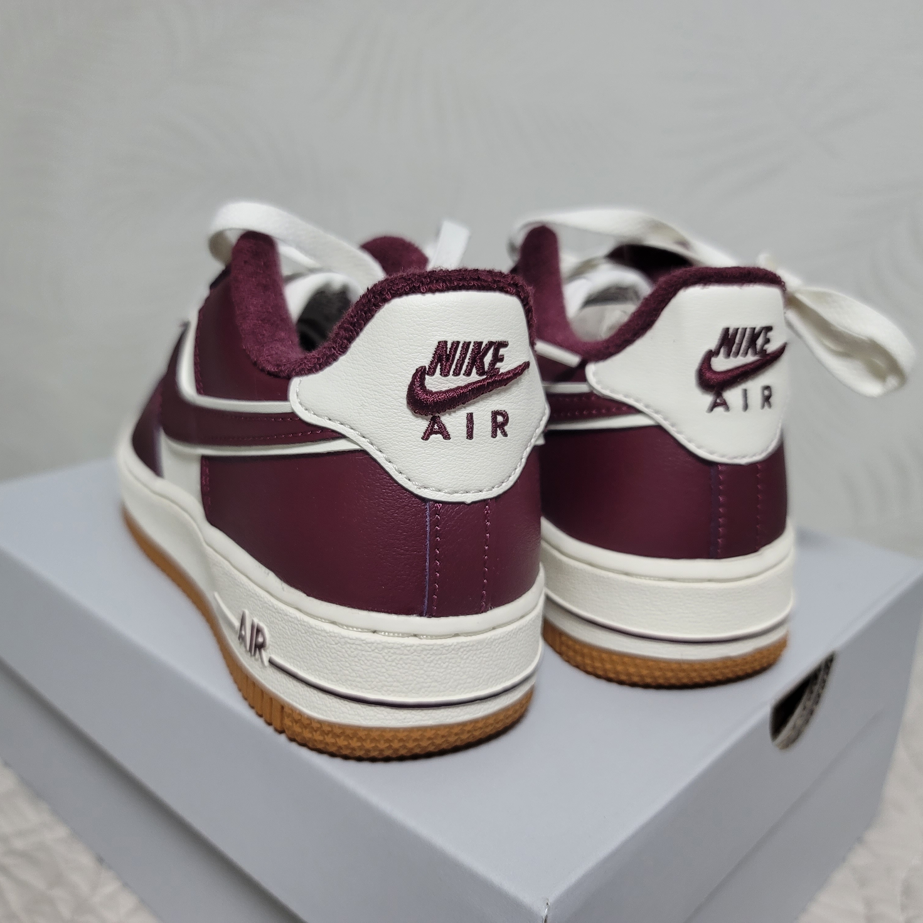 (GS) Nike Air Force 1 LV8 3 Night Maroon 착용 스타일 - 2