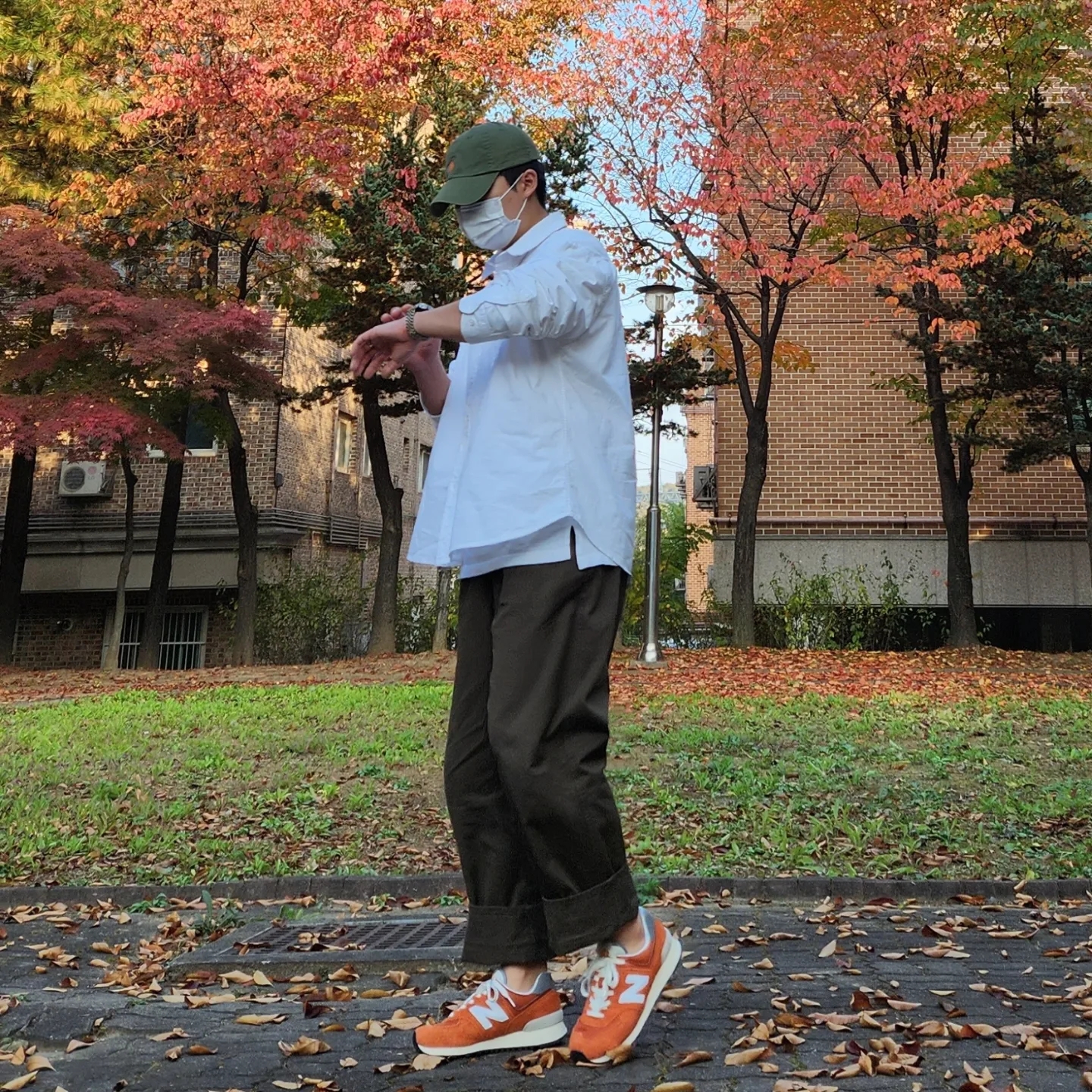 New Balance 574 Heritage Orange Burst White 착용 스타일