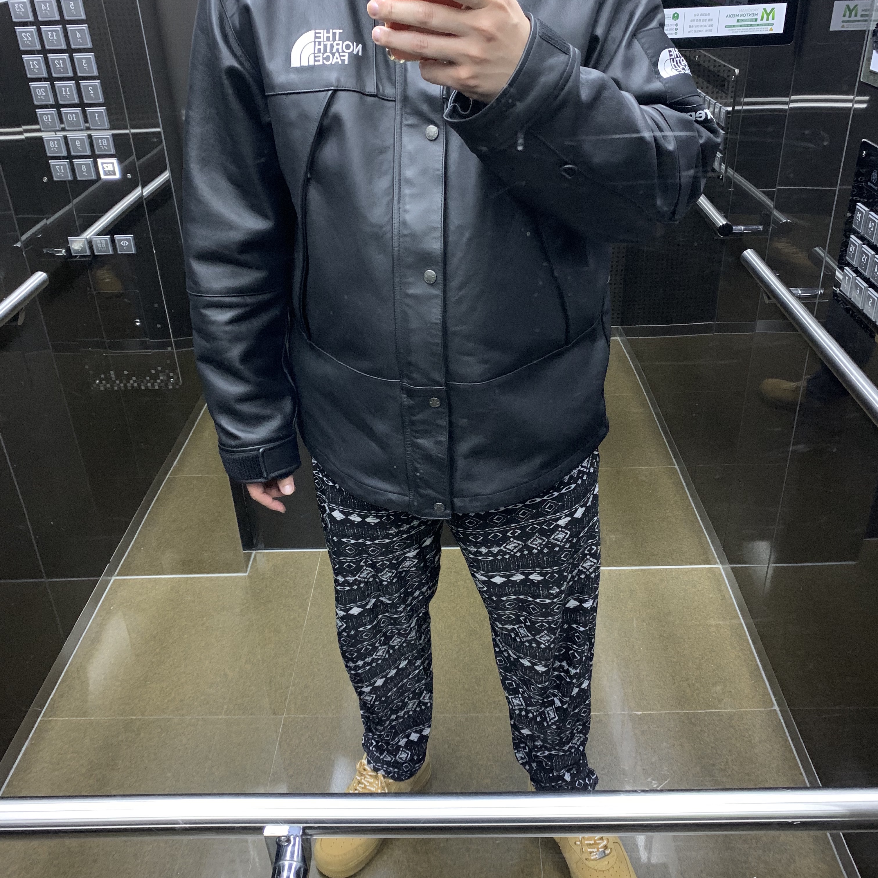 Supreme x The North Face Leather Mountain Parka Black - 18FW 착용 스타일