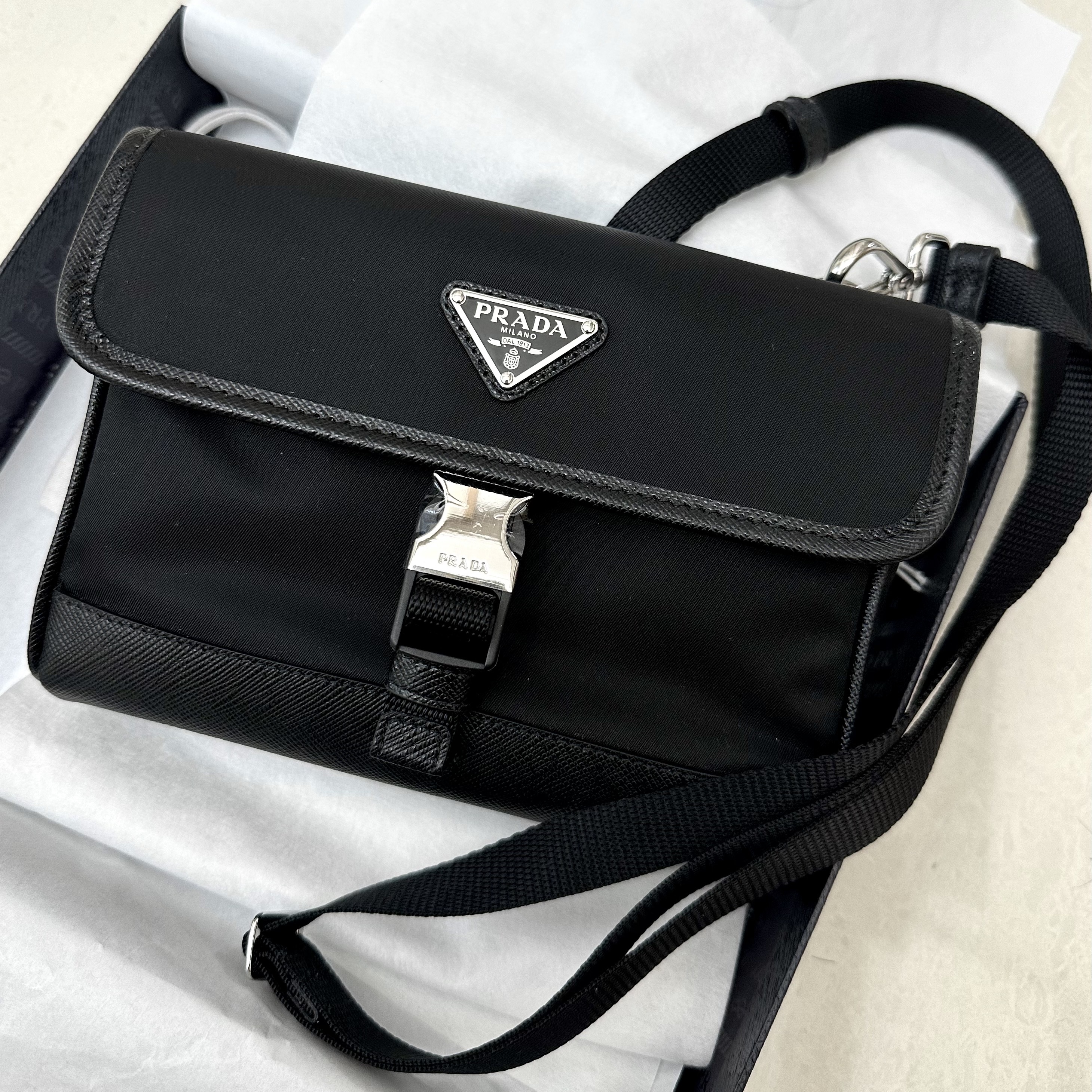 Prada Re-Nylon and Saffiano Leather Smartphone Case Black 착용 스타일