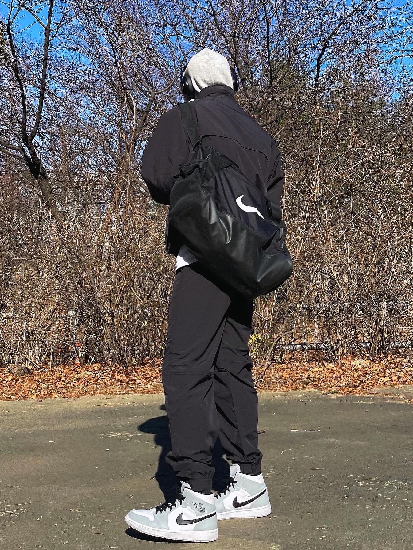 Jordan 1 Mid Light Smoke Grey 착용 스타일 - 2