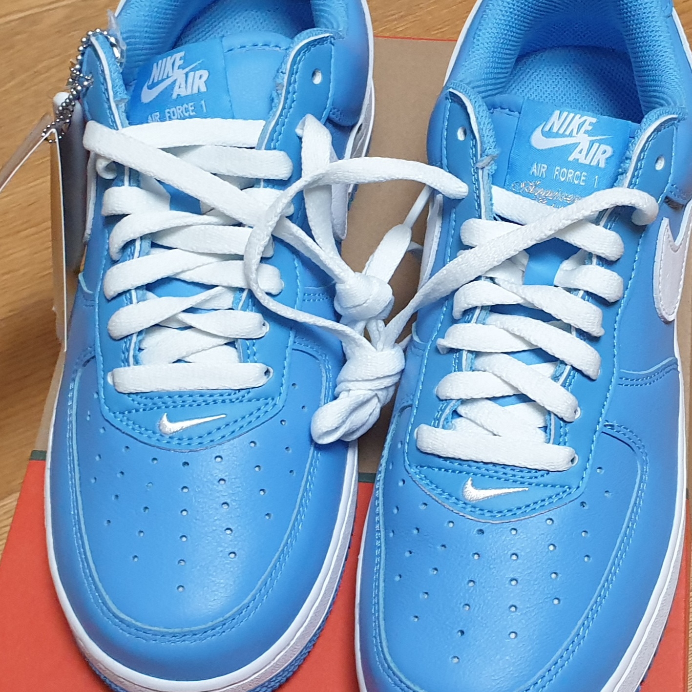 Nike Air Force 1 Low Retro Color of the Month University Blue 착용 스타일 - 2