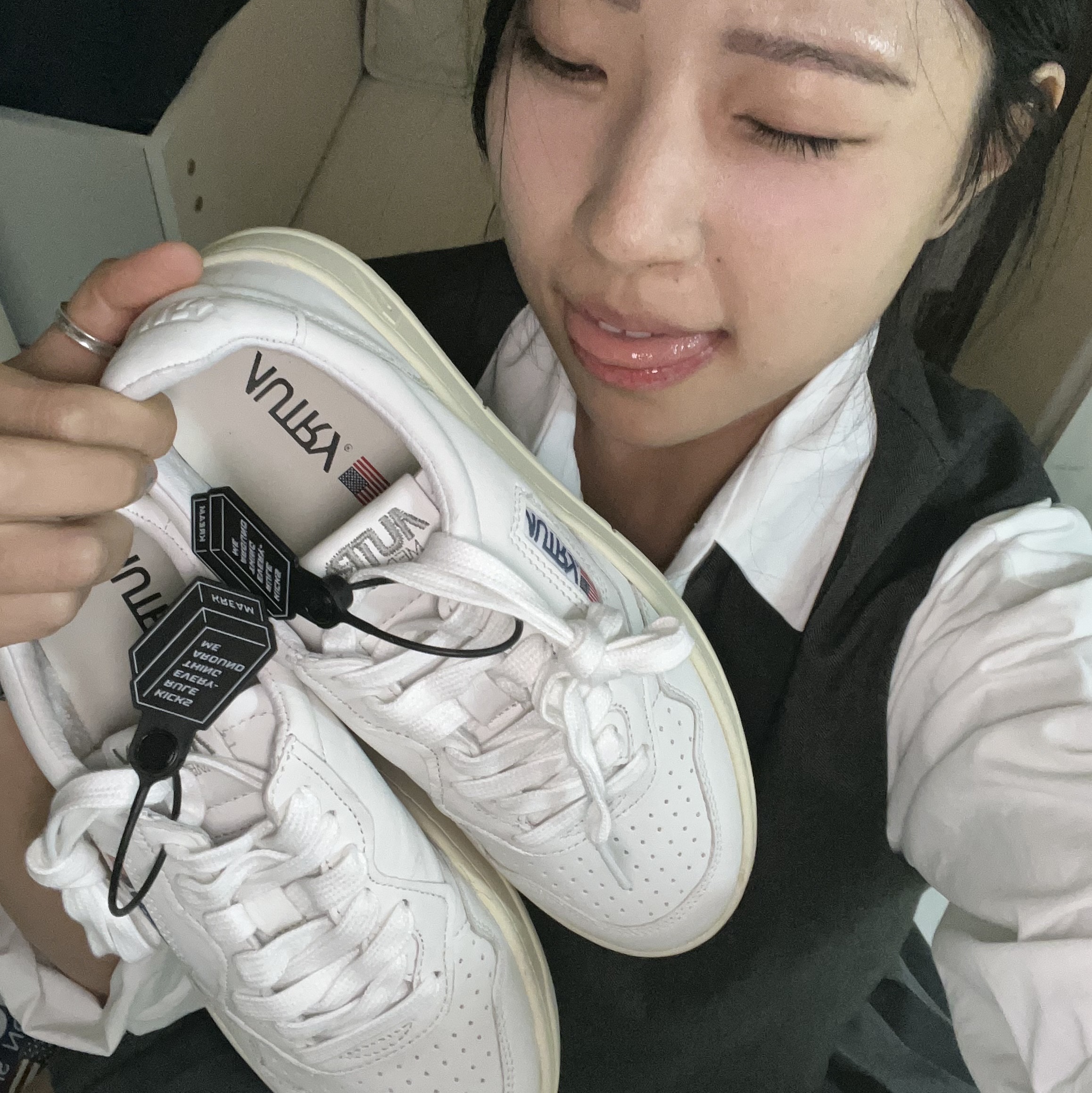 (W) Autry Medalist Low Goatskin Sneakers White, Autry Medalist Low Goatskin Sneakers White 착용 스타일 - 4